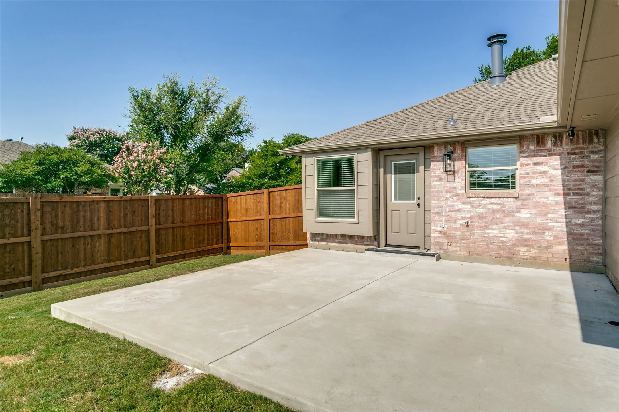 Single Family Residence For Sale in Denton County , 2212 Silverthorn Lane, Flower Mound, Texas 75028, 3 Bedroom, 2 Bathroom, 2 Garage spaces, 1,142 Sqft, built in 1990, mls#21346290, Real Estate Agent in Flower Mound, Homes For Sale in Denton county, Homes For Sale in Flower Mound, Realtor in Flower Mound Texas, Real Estate Brokerage Independent Realty Texas, Luminita Cordes Realtor