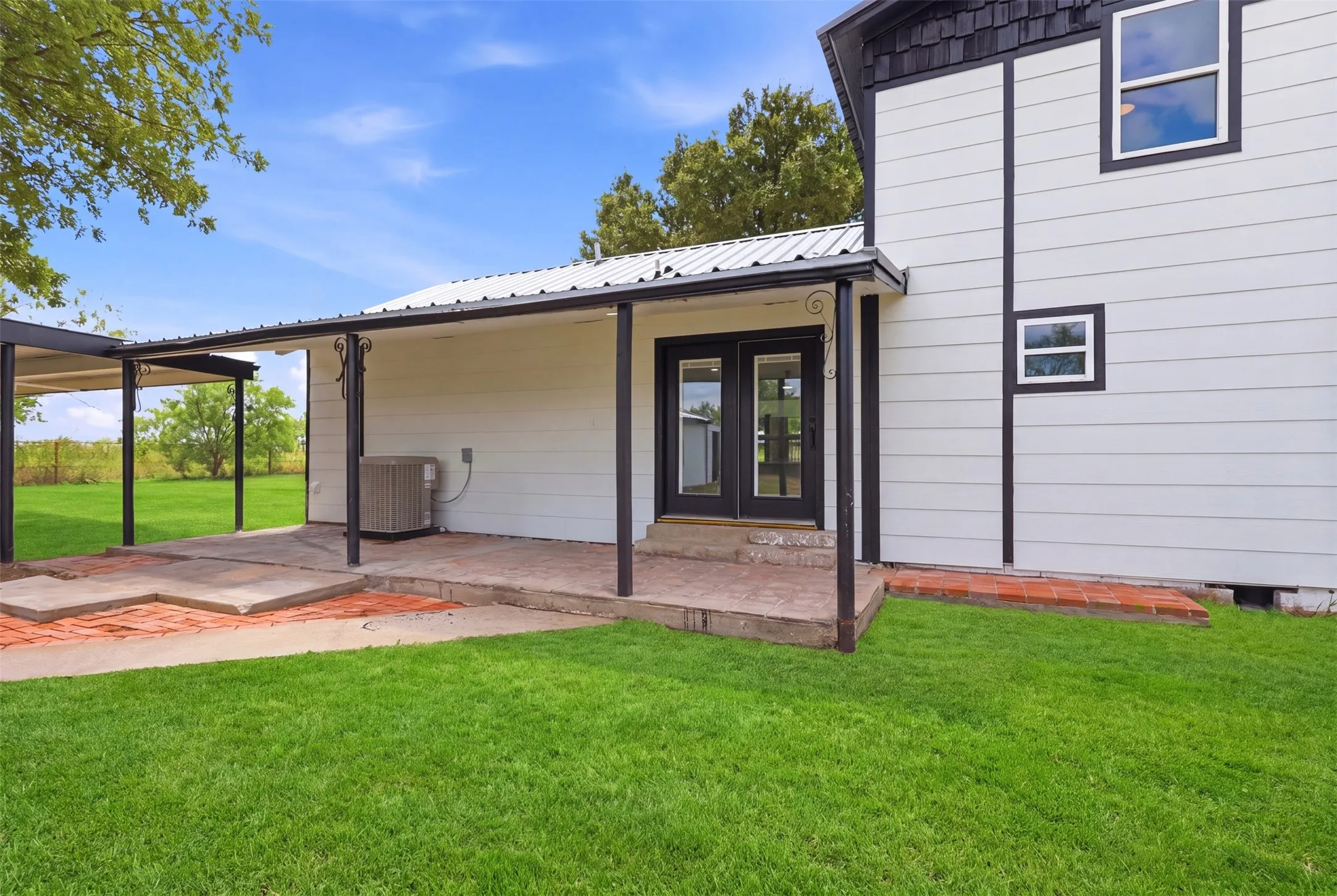 Single Family Residence For Sale in Palo Pinto County , 3239 Fm 2256, Mineral Wells, Texas 76067, 4 Bedroom, 3 Bathroom, 4 Garage spaces, 1,800 Sqft, built in 1955, mls#21340057, Real Estate Agent in Mineral Wells, Homes For Sale in Palo Pinto county, Homes For Sale in Mineral Wells, Realtor in Mineral Wells Texas, Real Estate Brokerage Independent Realty Texas, Luminita Cordes Realtor