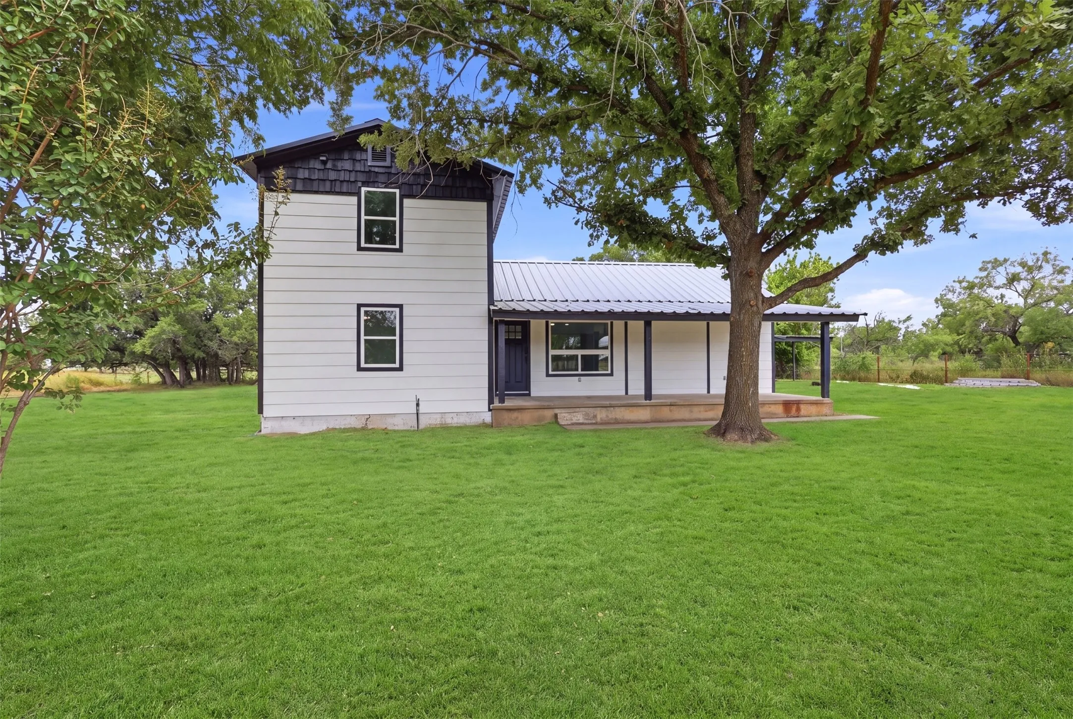 Single Family Residence For Sale in Palo Pinto County , 3239 Fm 2256, Mineral Wells, Texas 76067, 4 Bedroom, 3 Bathroom, 4 Garage spaces, 1,800 Sqft, built in 1955, mls#21340057, Real Estate Agent in Mineral Wells, Homes For Sale in Palo Pinto county, Homes For Sale in Mineral Wells, Realtor in Mineral Wells Texas, Real Estate Brokerage Independent Realty Texas, Luminita Cordes Realtor