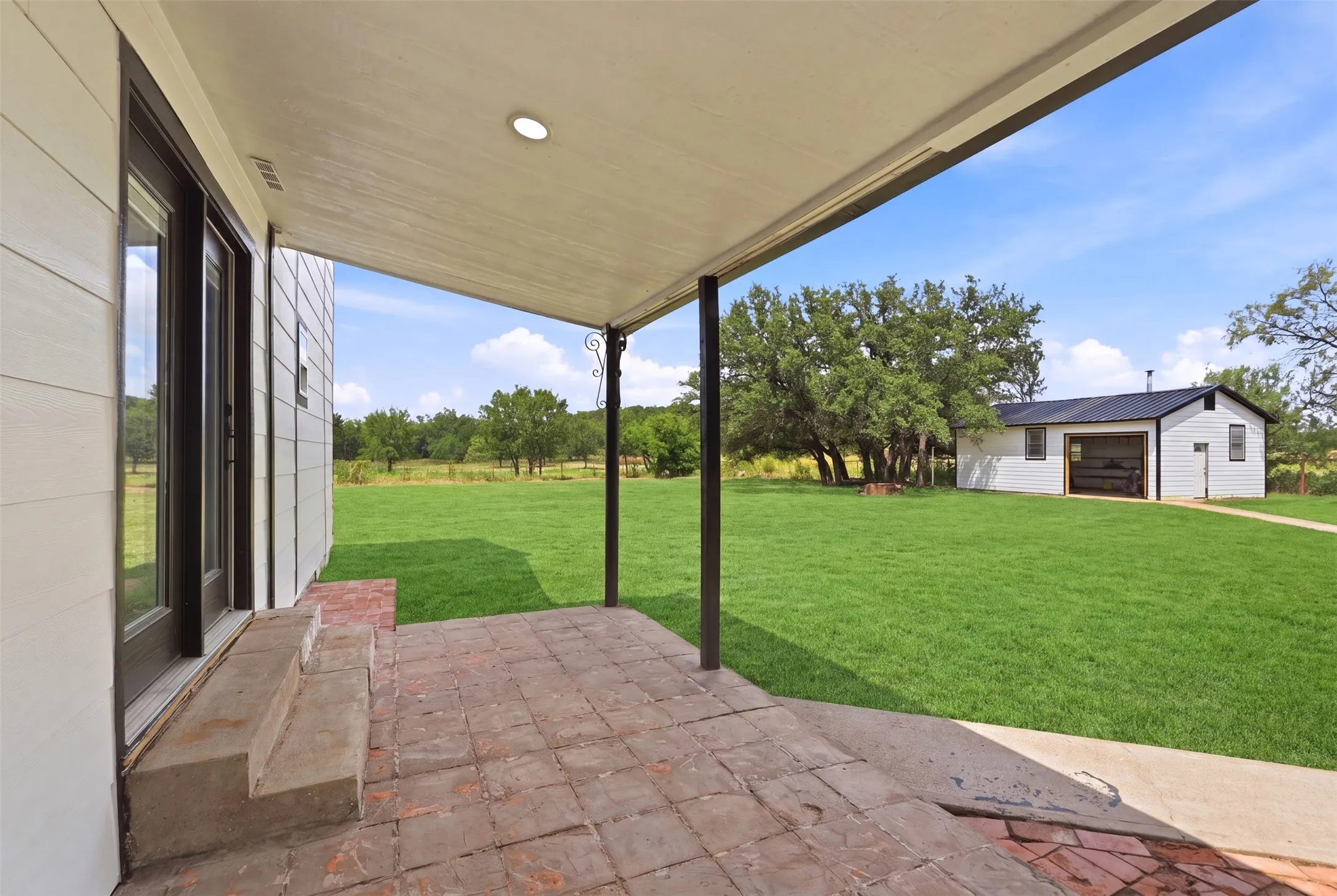 Single Family Residence For Sale in Palo Pinto County , 3239 Fm 2256, Mineral Wells, Texas 76067, 4 Bedroom, 3 Bathroom, 4 Garage spaces, 1,800 Sqft, built in 1955, mls#21340057, Real Estate Agent in Mineral Wells, Homes For Sale in Palo Pinto county, Homes For Sale in Mineral Wells, Realtor in Mineral Wells Texas, Real Estate Brokerage Independent Realty Texas, Luminita Cordes Realtor