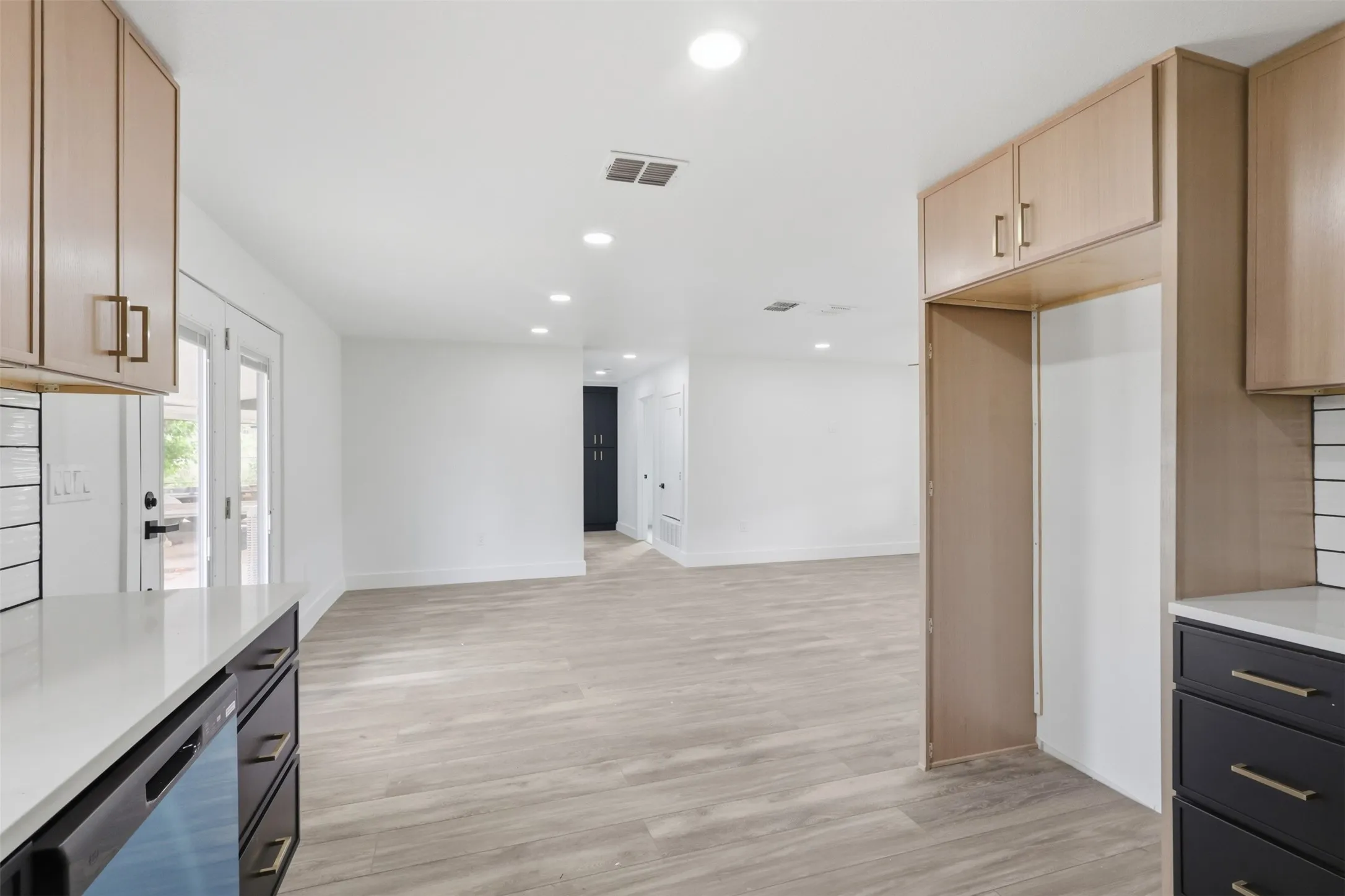 Single Family Residence For Sale in Palo Pinto County , 3239 Fm 2256, Mineral Wells, Texas 76067, 4 Bedroom, 3 Bathroom, 4 Garage spaces, 1,800 Sqft, built in 1955, mls#21340057, Real Estate Agent in Mineral Wells, Homes For Sale in Palo Pinto county, Homes For Sale in Mineral Wells, Realtor in Mineral Wells Texas, Real Estate Brokerage Independent Realty Texas, Luminita Cordes Realtor