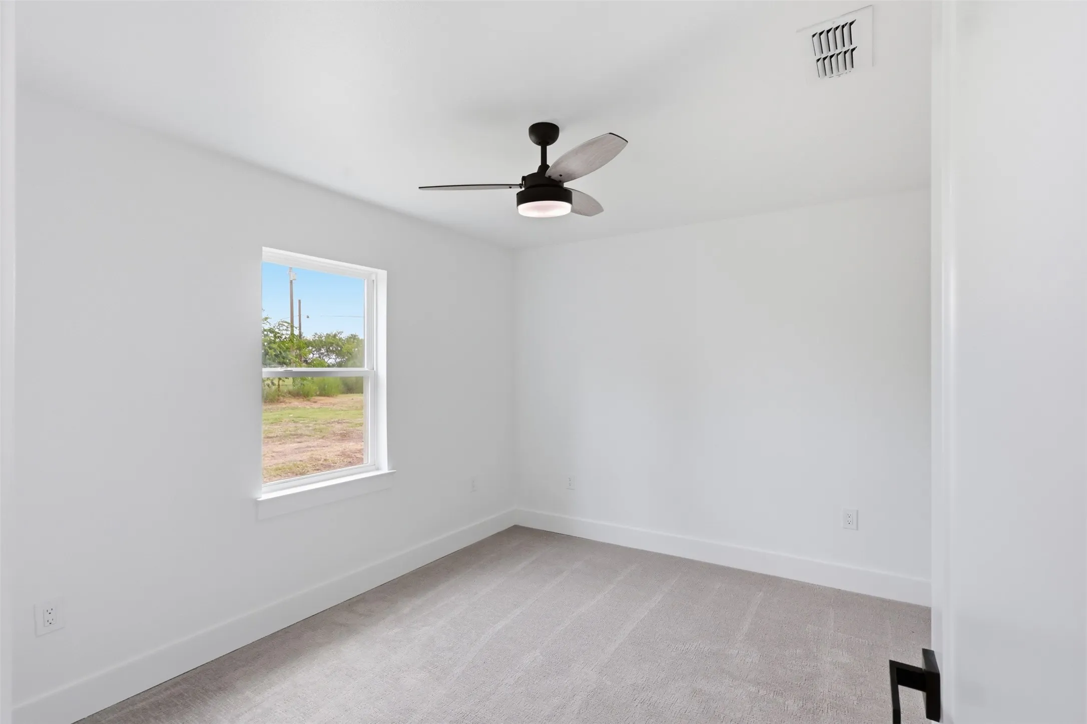 Single Family Residence For Sale in Palo Pinto County , 3239 Fm 2256, Mineral Wells, Texas 76067, 4 Bedroom, 3 Bathroom, 4 Garage spaces, 1,800 Sqft, built in 1955, mls#21340057, Real Estate Agent in Mineral Wells, Homes For Sale in Palo Pinto county, Homes For Sale in Mineral Wells, Realtor in Mineral Wells Texas, Real Estate Brokerage Independent Realty Texas, Luminita Cordes Realtor