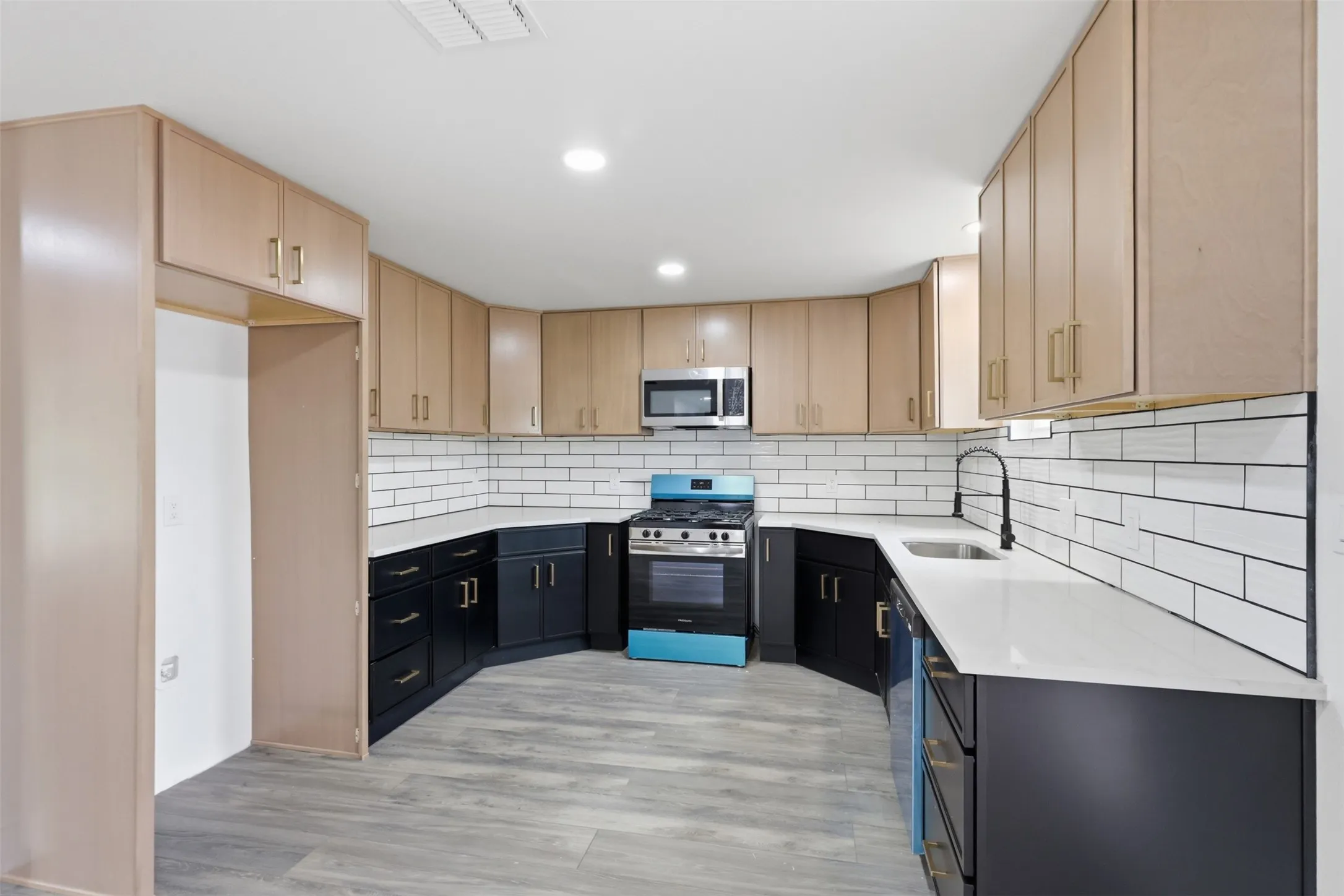 Single Family Residence For Sale in Palo Pinto County , 3239 Fm 2256, Mineral Wells, Texas 76067, 4 Bedroom, 3 Bathroom, 4 Garage spaces, 1,800 Sqft, built in 1955, mls#21340057, Real Estate Agent in Mineral Wells, Homes For Sale in Palo Pinto county, Homes For Sale in Mineral Wells, Realtor in Mineral Wells Texas, Real Estate Brokerage Independent Realty Texas, Luminita Cordes Realtor