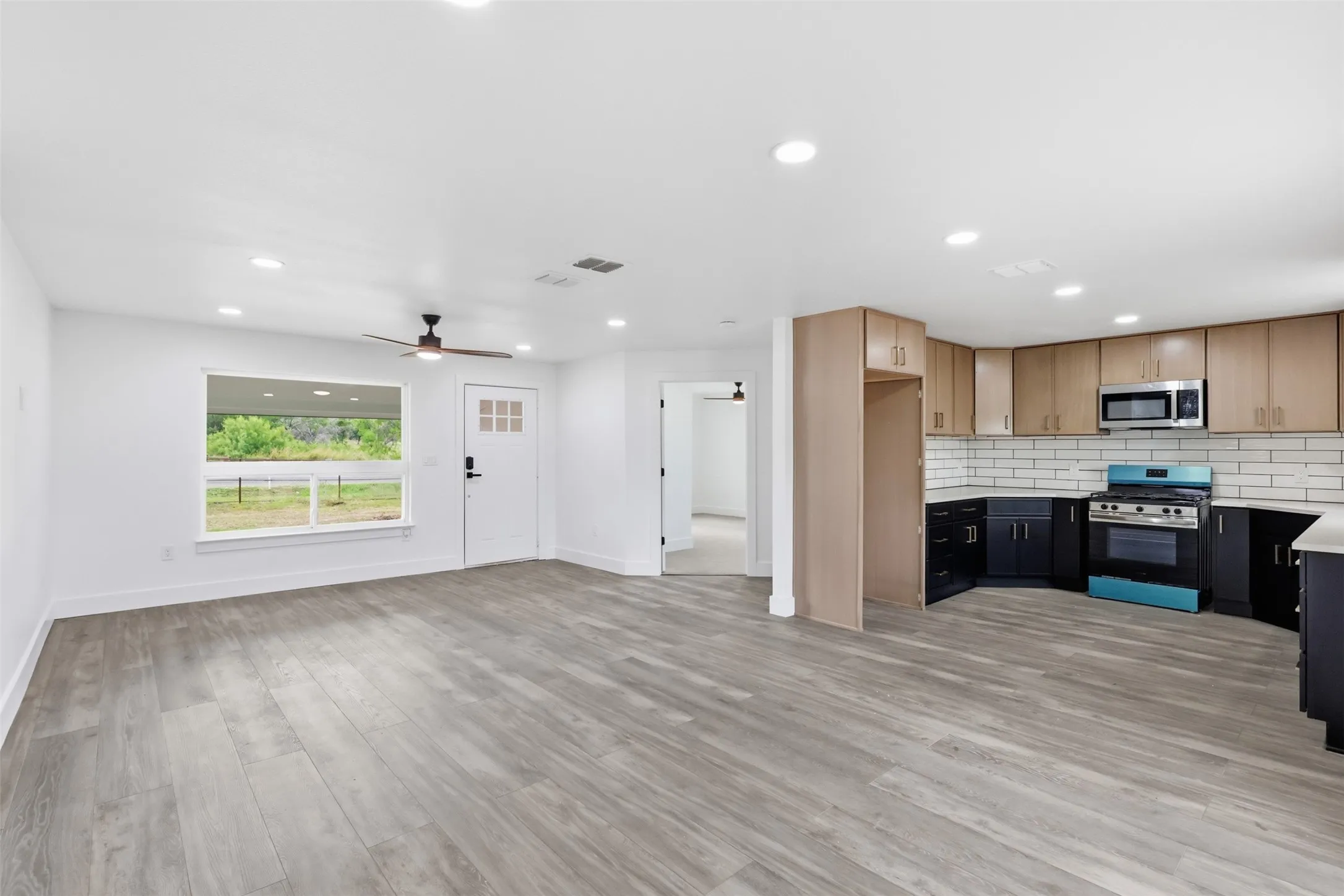 Single Family Residence For Sale in Palo Pinto County , 3239 Fm 2256, Mineral Wells, Texas 76067, 4 Bedroom, 3 Bathroom, 4 Garage spaces, 1,800 Sqft, built in 1955, mls#21340057, Real Estate Agent in Mineral Wells, Homes For Sale in Palo Pinto county, Homes For Sale in Mineral Wells, Realtor in Mineral Wells Texas, Real Estate Brokerage Independent Realty Texas, Luminita Cordes Realtor