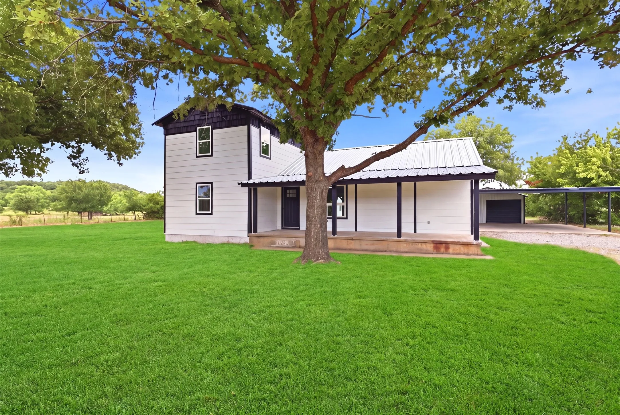 Single Family Residence For Sale in Palo Pinto County , 3239 Fm 2256, Mineral Wells, Texas 76067, 4 Bedroom, 3 Bathroom, 4 Garage spaces, 1,800 Sqft, built in 1955, mls#21340057, Real Estate Agent in Mineral Wells, Homes For Sale in Palo Pinto county, Homes For Sale in Mineral Wells, Realtor in Mineral Wells Texas, Real Estate Brokerage Independent Realty Texas, Luminita Cordes Realtor