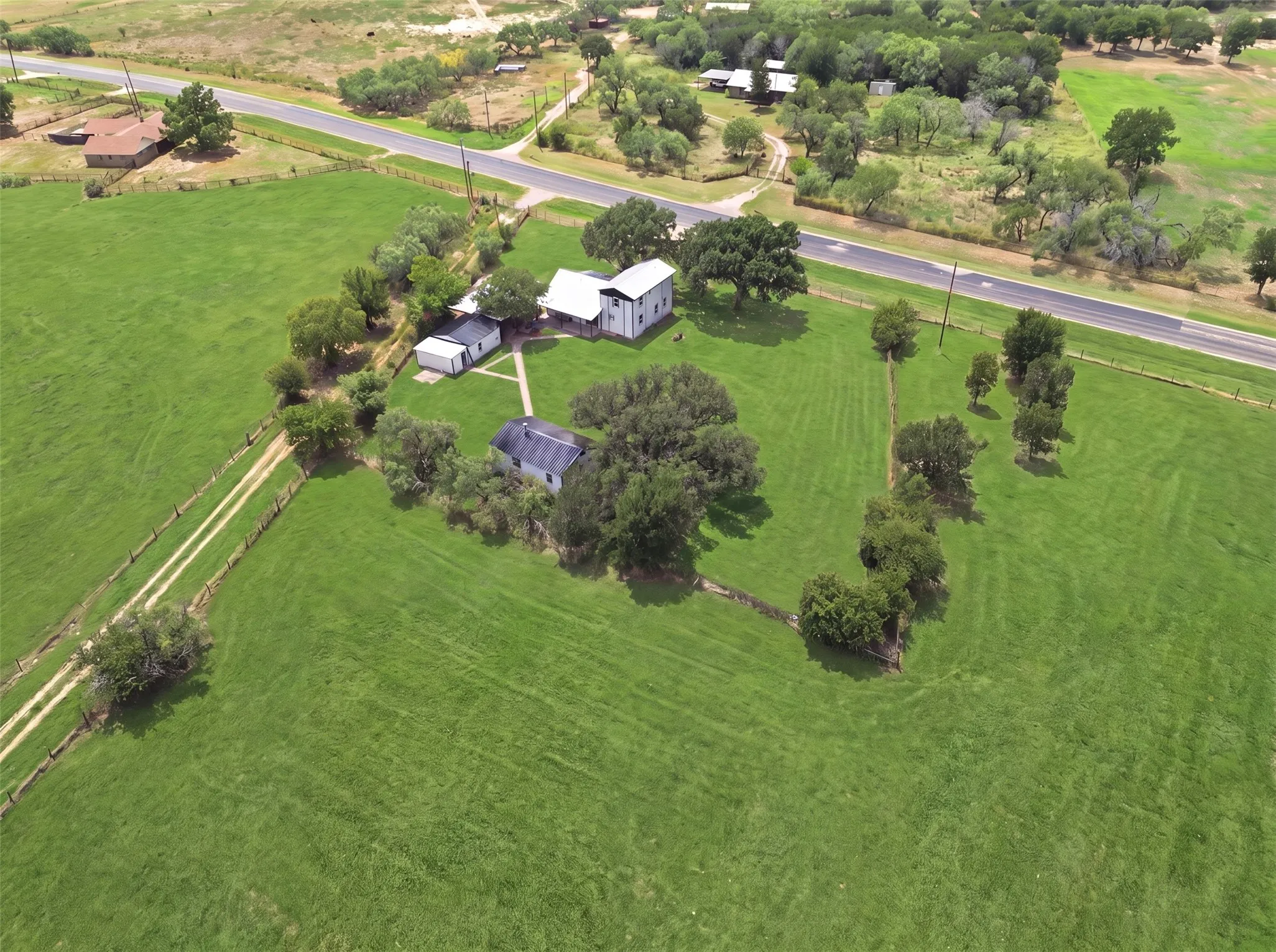 Single Family Residence For Sale in Palo Pinto County , 3239 Fm 2256, Mineral Wells, Texas 76067, 4 Bedroom, 3 Bathroom, 4 Garage spaces, 1,800 Sqft, built in 1955, mls#21340057, Real Estate Agent in Mineral Wells, Homes For Sale in Palo Pinto county, Homes For Sale in Mineral Wells, Realtor in Mineral Wells Texas, Real Estate Brokerage Independent Realty Texas, Luminita Cordes Realtor