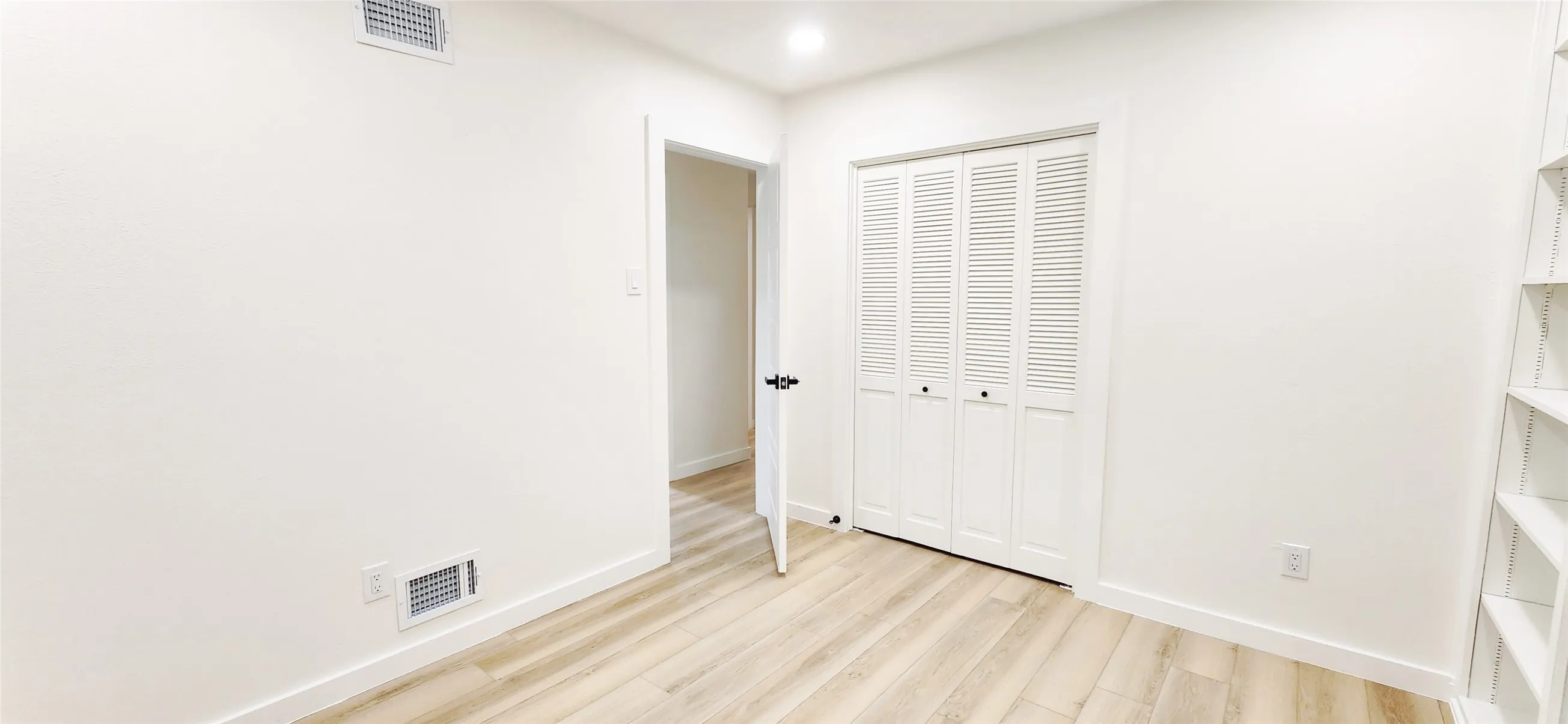 Single Family Residence For Sale in Dallas County , 1607 Centenary Drive, Richardson, Texas 75081, 3 Bedroom, 2 Bathroom, 2 Garage spaces, 1,968 Sqft, built in 1971, mls#21346816, Real Estate Agent in Richardson, Homes For Sale in Dallas county, Homes For Sale in Richardson, Realtor in Richardson Texas, Real Estate Brokerage Independent Realty Texas, Luminita Cordes Realtor