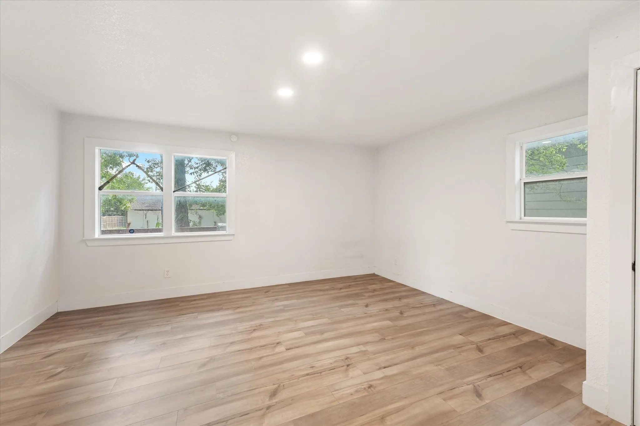 Single Family Residence For Rent in Grayson County , 725 S Walnut Street, Sherman, Texas 75090, 4 Bedroom, 3 Bathroom, Garage spaces, 2,627 Sqft, built in 1930, mls#21346849, Real Estate Agent in Sherman, Homes For Rent in Grayson county, Homes For Rent in Sherman, Realtor in Sherman Texas, Real Estate Brokerage Independent Realty Texas, Luminita Cordes Realtor