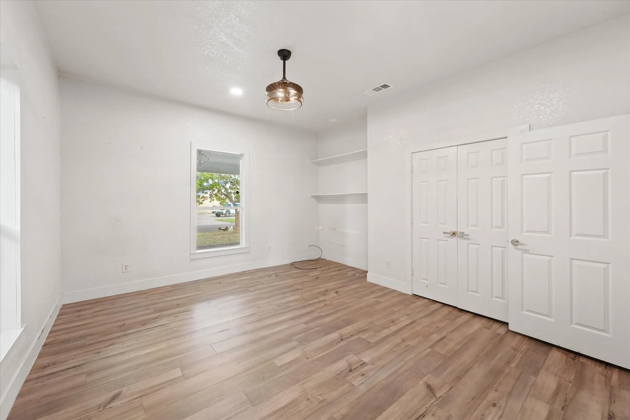 Single Family Residence For Rent in Grayson County , 725 S Walnut Street, Sherman, Texas 75090, 4 Bedroom, 3 Bathroom, Garage spaces, 2,627 Sqft, built in 1930, mls#21346849, Real Estate Agent in Sherman, Homes For Rent in Grayson county, Homes For Rent in Sherman, Realtor in Sherman Texas, Real Estate Brokerage Independent Realty Texas, Luminita Cordes Realtor