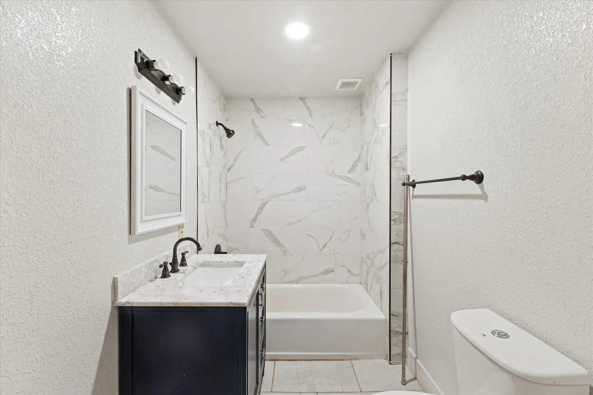 Single Family Residence For Rent in Grayson County , 725 S Walnut Street, Sherman, Texas 75090, 4 Bedroom, 3 Bathroom, Garage spaces, 2,627 Sqft, built in 1930, mls#21346849, Real Estate Agent in Sherman, Homes For Rent in Grayson county, Homes For Rent in Sherman, Realtor in Sherman Texas, Real Estate Brokerage Independent Realty Texas, Luminita Cordes Realtor
