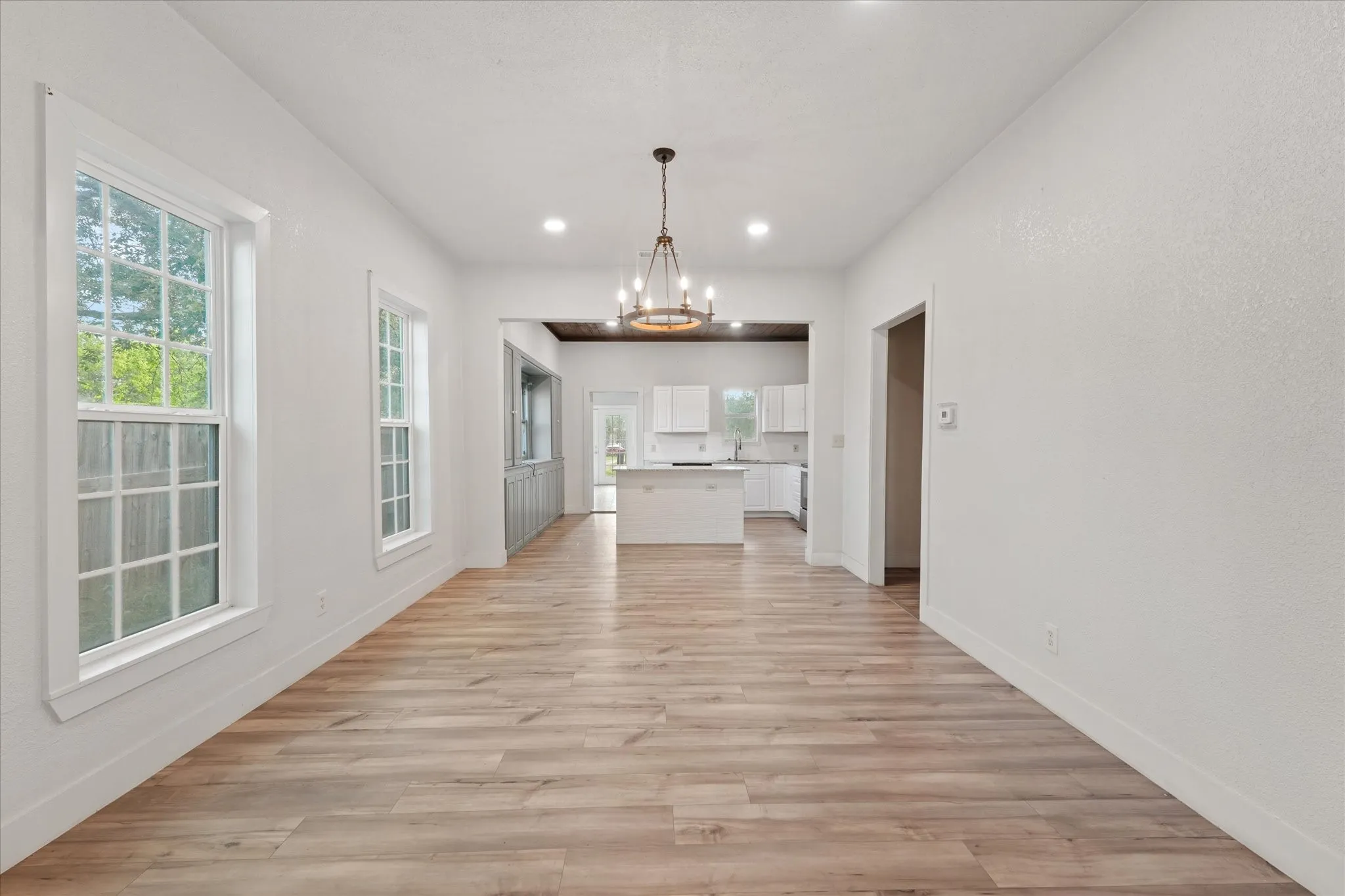 Single Family Residence For Rent in Grayson County , 725 S Walnut Street, Sherman, Texas 75090, 4 Bedroom, 3 Bathroom, Garage spaces, 2,627 Sqft, built in 1930, mls#21346849, Real Estate Agent in Sherman, Homes For Rent in Grayson county, Homes For Rent in Sherman, Realtor in Sherman Texas, Real Estate Brokerage Independent Realty Texas, Luminita Cordes Realtor