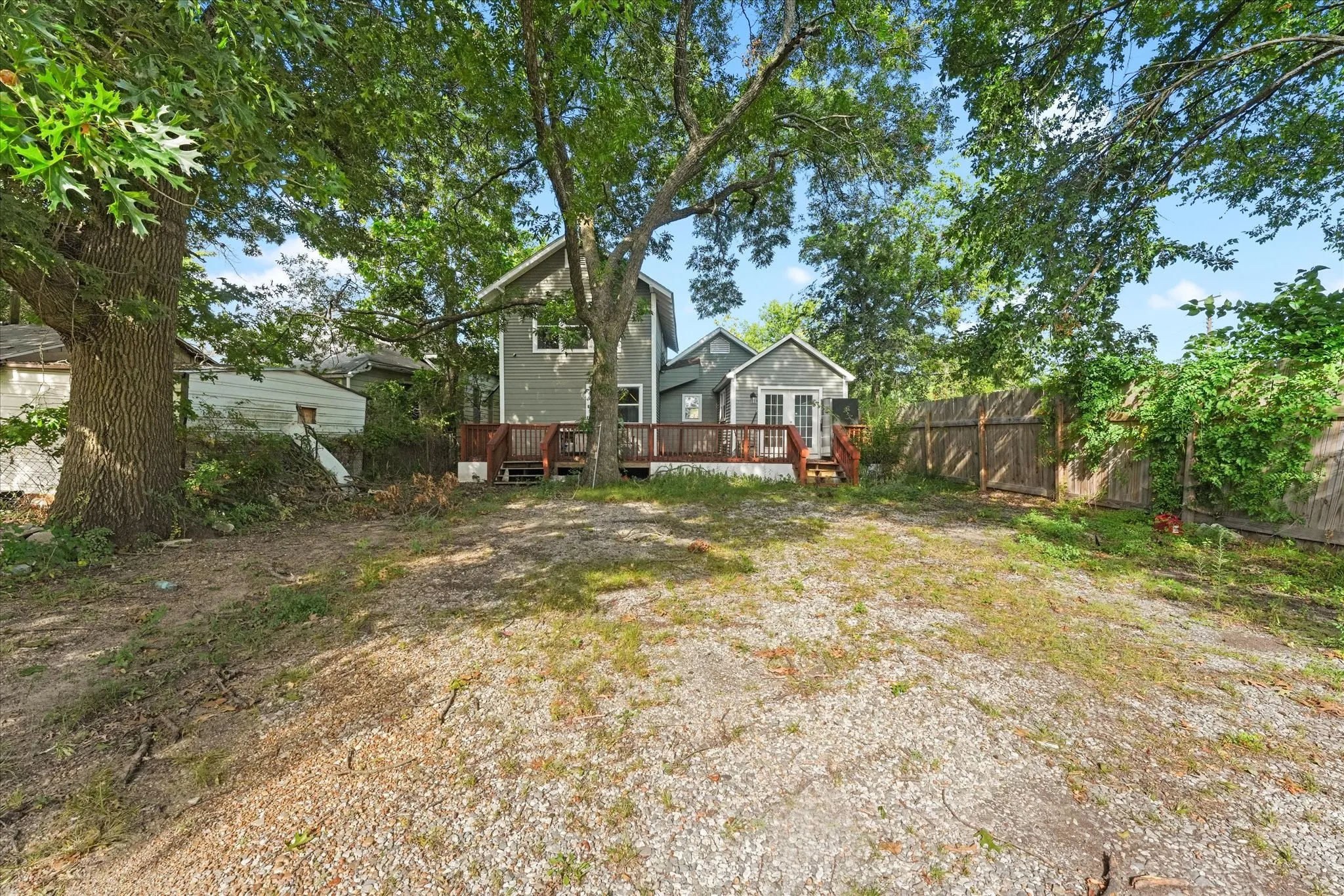 Single Family Residence For Rent in Grayson County , 725 S Walnut Street, Sherman, Texas 75090, 4 Bedroom, 3 Bathroom, Garage spaces, 2,627 Sqft, built in 1930, mls#21346849, Real Estate Agent in Sherman, Homes For Rent in Grayson county, Homes For Rent in Sherman, Realtor in Sherman Texas, Real Estate Brokerage Independent Realty Texas, Luminita Cordes Realtor