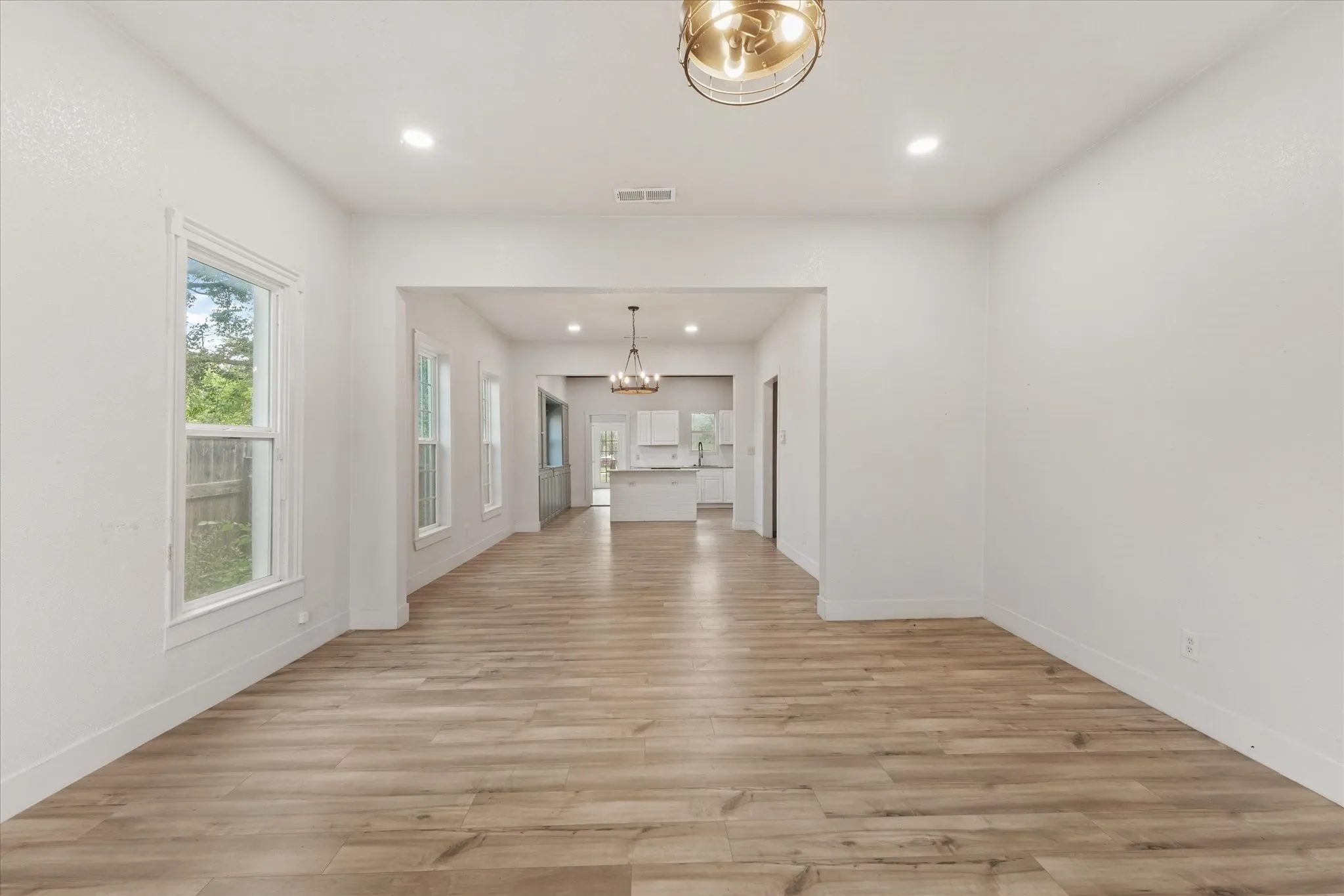 Single Family Residence For Rent in Grayson County , 725 S Walnut Street, Sherman, Texas 75090, 4 Bedroom, 3 Bathroom, Garage spaces, 2,627 Sqft, built in 1930, mls#21346849, Real Estate Agent in Sherman, Homes For Rent in Grayson county, Homes For Rent in Sherman, Realtor in Sherman Texas, Real Estate Brokerage Independent Realty Texas, Luminita Cordes Realtor