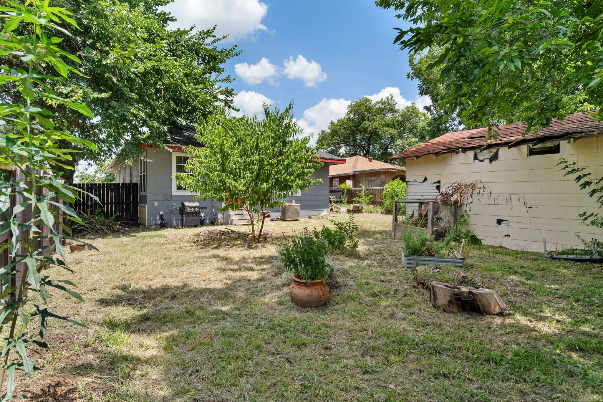 Single Family Residence For Sale in Hunt County , 1619 Oneal Street, Greenville, Texas 75401, 3 Bedroom, 1 Bathroom, Garage spaces, 1,470 Sqft, built in 1965, mls#21346791, Real Estate Agent in Greenville, Homes For Sale in Hunt county, Homes For Sale in Greenville, Realtor in Greenville Texas, Real Estate Brokerage Independent Realty Texas, Luminita Cordes Realtor