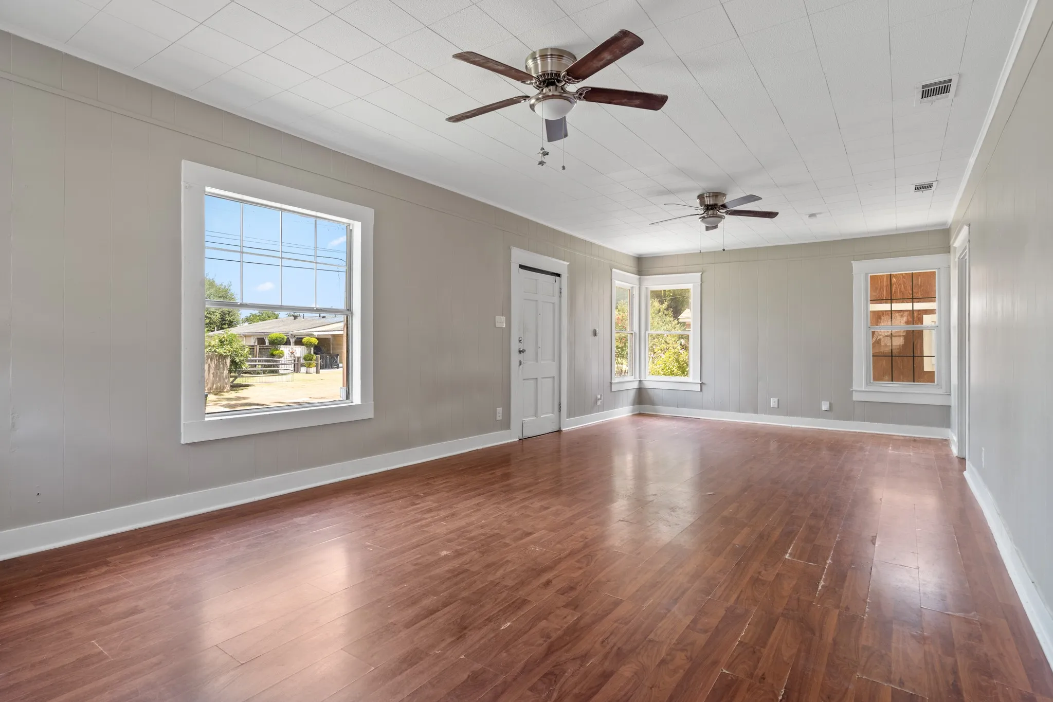 Single Family Residence For Sale in Hunt County , 1619 Oneal Street, Greenville, Texas 75401, 3 Bedroom, 1 Bathroom, Garage spaces, 1,470 Sqft, built in 1965, mls#21346791, Real Estate Agent in Greenville, Homes For Sale in Hunt county, Homes For Sale in Greenville, Realtor in Greenville Texas, Real Estate Brokerage Independent Realty Texas, Luminita Cordes Realtor