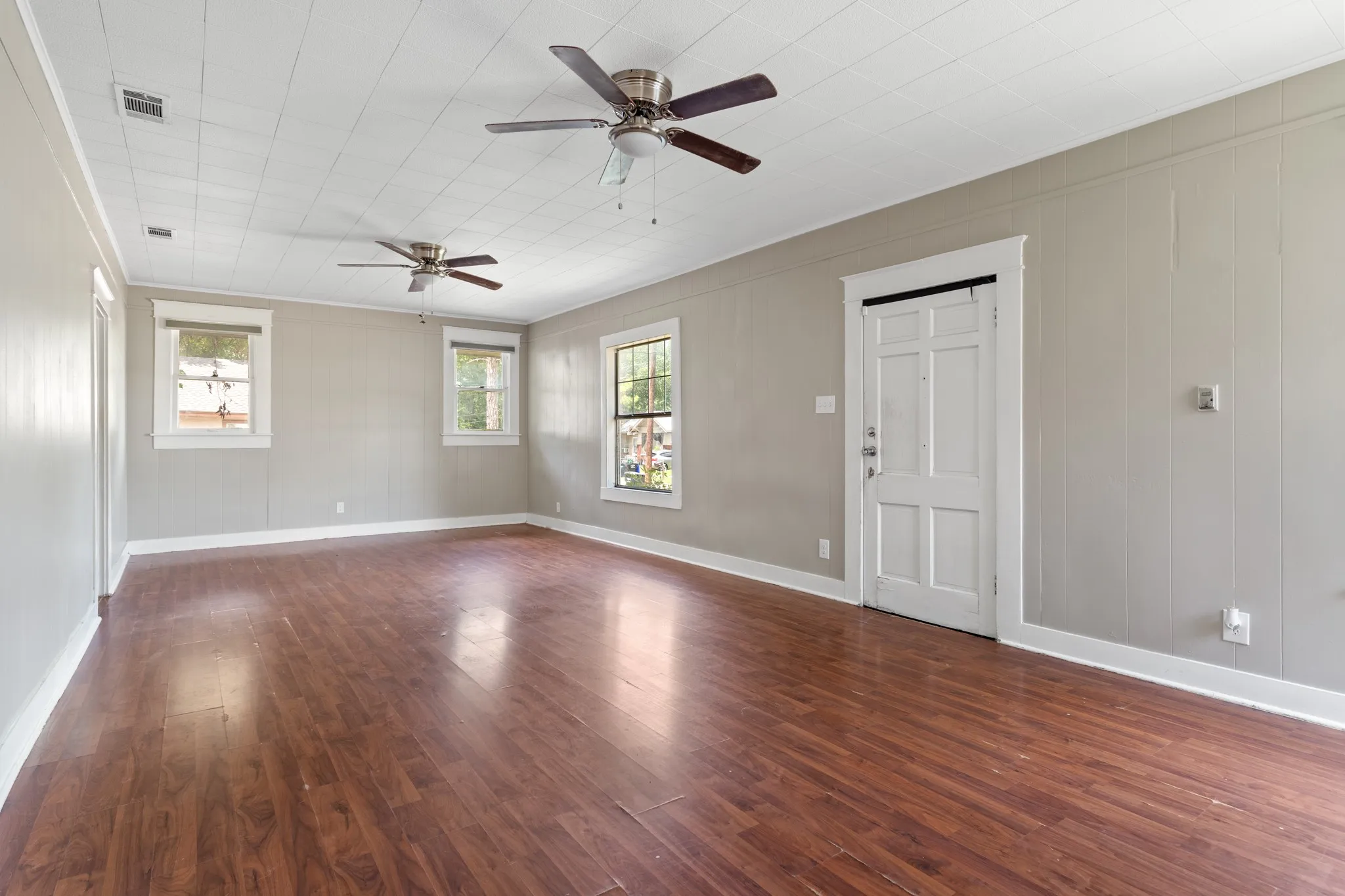Single Family Residence For Sale in Hunt County , 1619 Oneal Street, Greenville, Texas 75401, 3 Bedroom, 1 Bathroom, Garage spaces, 1,470 Sqft, built in 1965, mls#21346791, Real Estate Agent in Greenville, Homes For Sale in Hunt county, Homes For Sale in Greenville, Realtor in Greenville Texas, Real Estate Brokerage Independent Realty Texas, Luminita Cordes Realtor