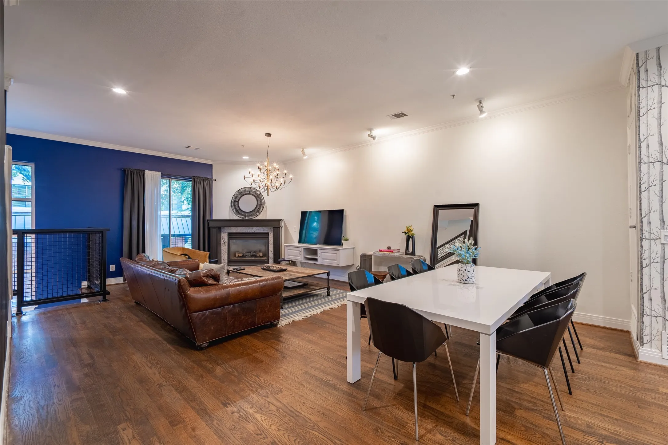 Townhouse For Sale in Dallas County , 3009 State Street, Dallas, Texas 75204, 3 Bedroom, 4 Bathroom, 2 Garage spaces, 2,247 Sqft, built in 1999, mls#21345506, Real Estate Agent in Dallas, Homes For Sale in Dallas county, Homes For Sale in Dallas, Realtor in Dallas Texas, Real Estate Brokerage Independent Realty Texas, Luminita Cordes Realtor