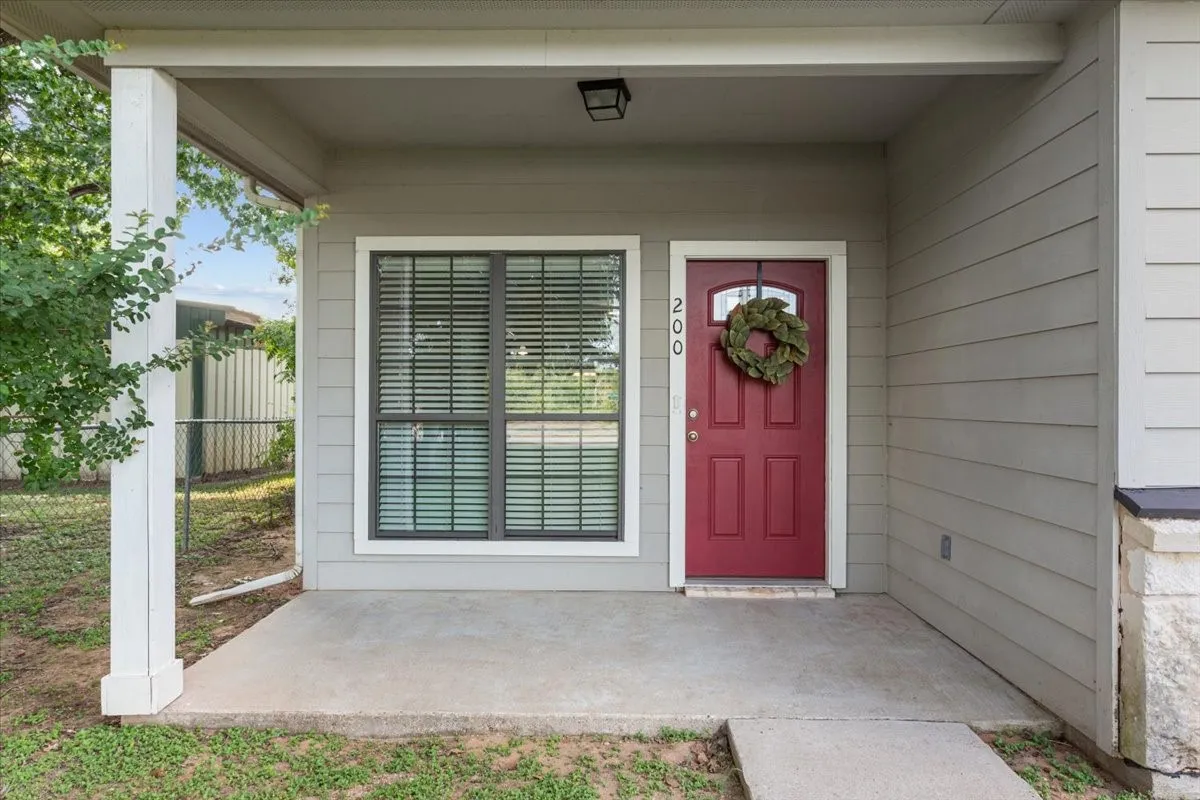 Single Family Residence For Sale in Mc Lennan County , 200 Garden Drive, Waco, Texas 76706, 4 Bedrooms, 3 Bathrooms, Garage spaces, 1,700 Sqft, built in 2007, Price $275,000, mls#21344388, Real Estate Agent in Waco, Homes For Sale in Mc Lennan county, Homes For Sale in Waco, Realtor in Waco Texas, Real Estate Brokerage Independent Realty Texas, Luminita Cordes Realtor