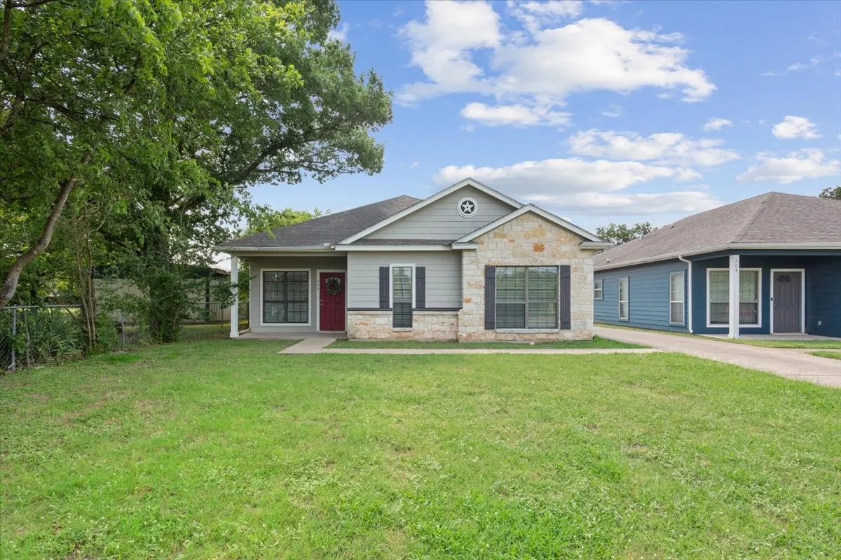 Single Family Residence For Sale in Mc Lennan County , 200 Garden Drive, Waco, Texas 76706, 4 Bedrooms, 3 Bathrooms, Garage spaces, 1,700 Sqft, built in 2007, Price $275,000, mls#21344388, Real Estate Agent in Waco, Homes For Sale in Mc Lennan county, Homes For Sale in Waco, Realtor in Waco Texas, Real Estate Brokerage Independent Realty Texas, Luminita Cordes Realtor