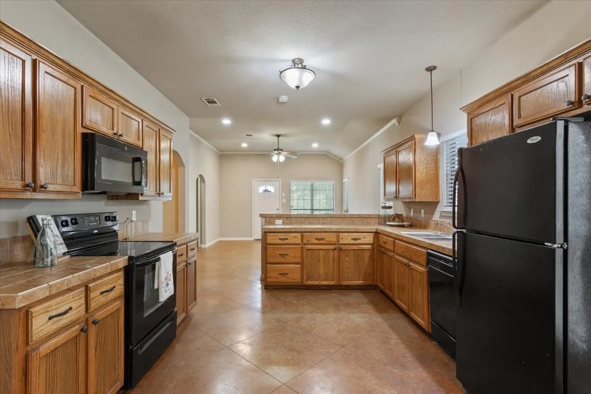 Single Family Residence For Sale in Mc Lennan County , 200 Garden Drive, Waco, Texas 76706, 4 Bedrooms, 3 Bathrooms, Garage spaces, 1,700 Sqft, built in 2007, Price $275,000, mls#21344388, Real Estate Agent in Waco, Homes For Sale in Mc Lennan county, Homes For Sale in Waco, Realtor in Waco Texas, Real Estate Brokerage Independent Realty Texas, Luminita Cordes Realtor