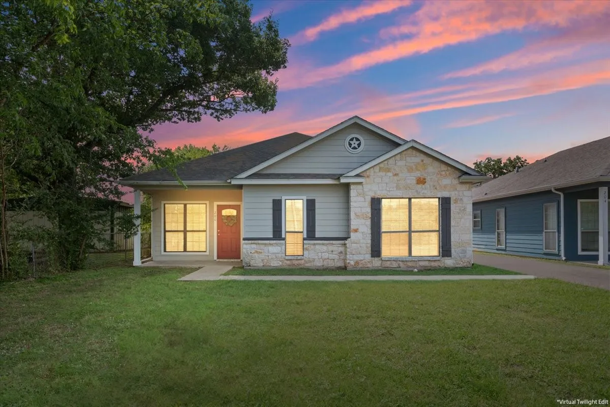 Single Family Residence For Sale in Mc Lennan County , 200 Garden Drive, Waco, Texas 76706, 4 Bedrooms, 3 Bathrooms, Garage spaces, 1,700 Sqft, built in 2007, Price $275,000, mls#21344388, Real Estate Agent in Waco, Homes For Sale in Mc Lennan county, Homes For Sale in Waco, Realtor in Waco Texas, Real Estate Brokerage Independent Realty Texas, Luminita Cordes Realtor
