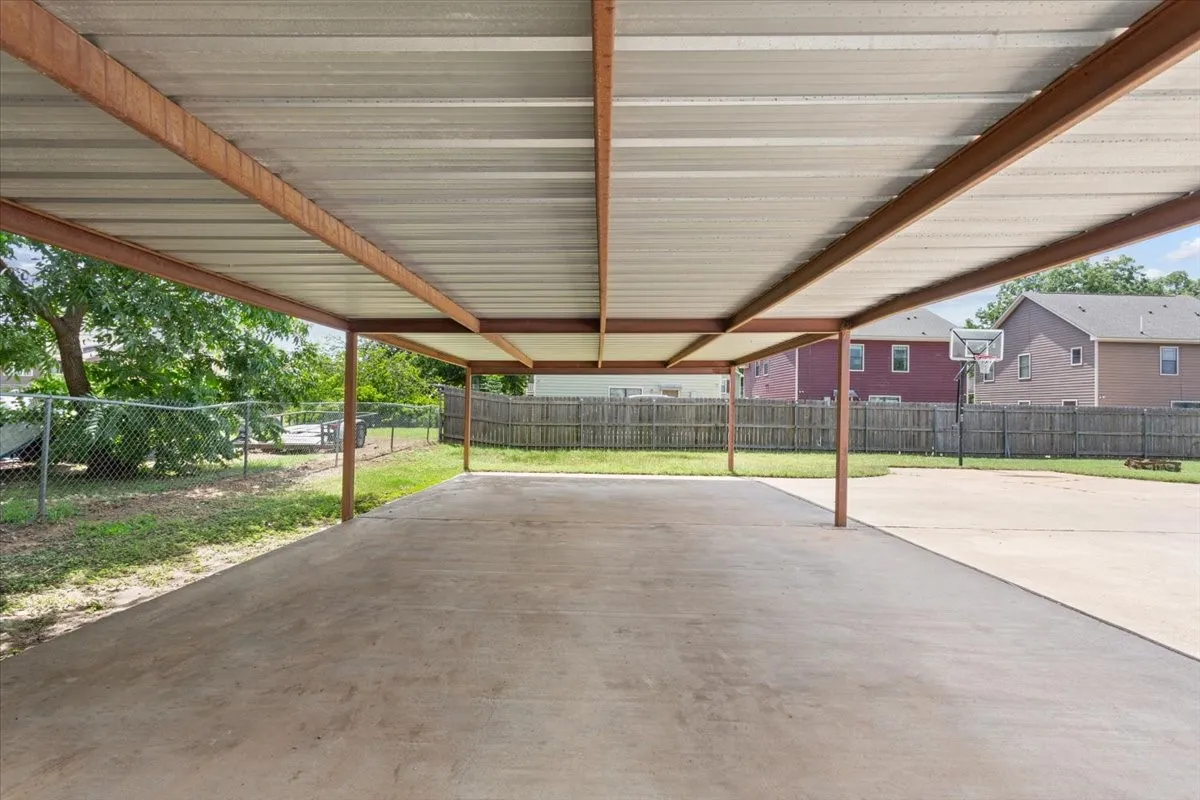 Single Family Residence For Sale in Mc Lennan County , 200 Garden Drive, Waco, Texas 76706, 4 Bedrooms, 3 Bathrooms, Garage spaces, 1,700 Sqft, built in 2007, Price $275,000, mls#21344388, Real Estate Agent in Waco, Homes For Sale in Mc Lennan county, Homes For Sale in Waco, Realtor in Waco Texas, Real Estate Brokerage Independent Realty Texas, Luminita Cordes Realtor