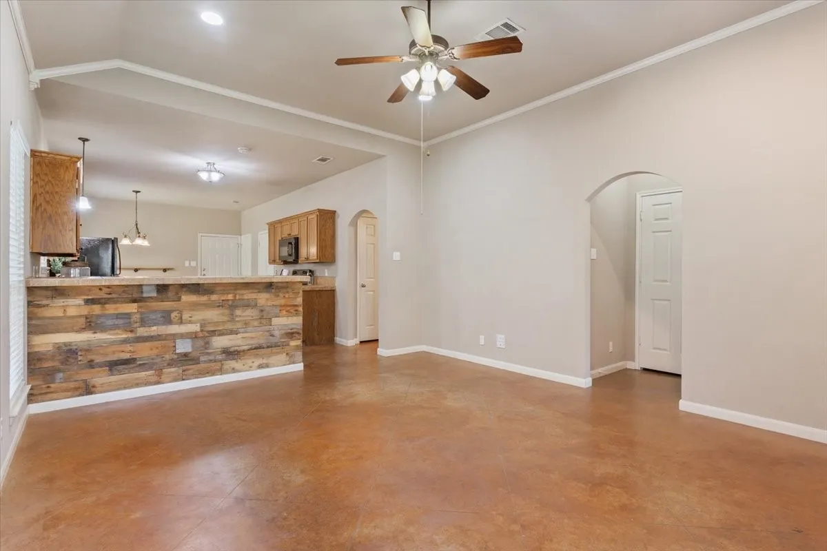 Single Family Residence For Sale in Mc Lennan County , 200 Garden Drive, Waco, Texas 76706, 4 Bedrooms, 3 Bathrooms, Garage spaces, 1,700 Sqft, built in 2007, Price $275,000, mls#21344388, Real Estate Agent in Waco, Homes For Sale in Mc Lennan county, Homes For Sale in Waco, Realtor in Waco Texas, Real Estate Brokerage Independent Realty Texas, Luminita Cordes Realtor