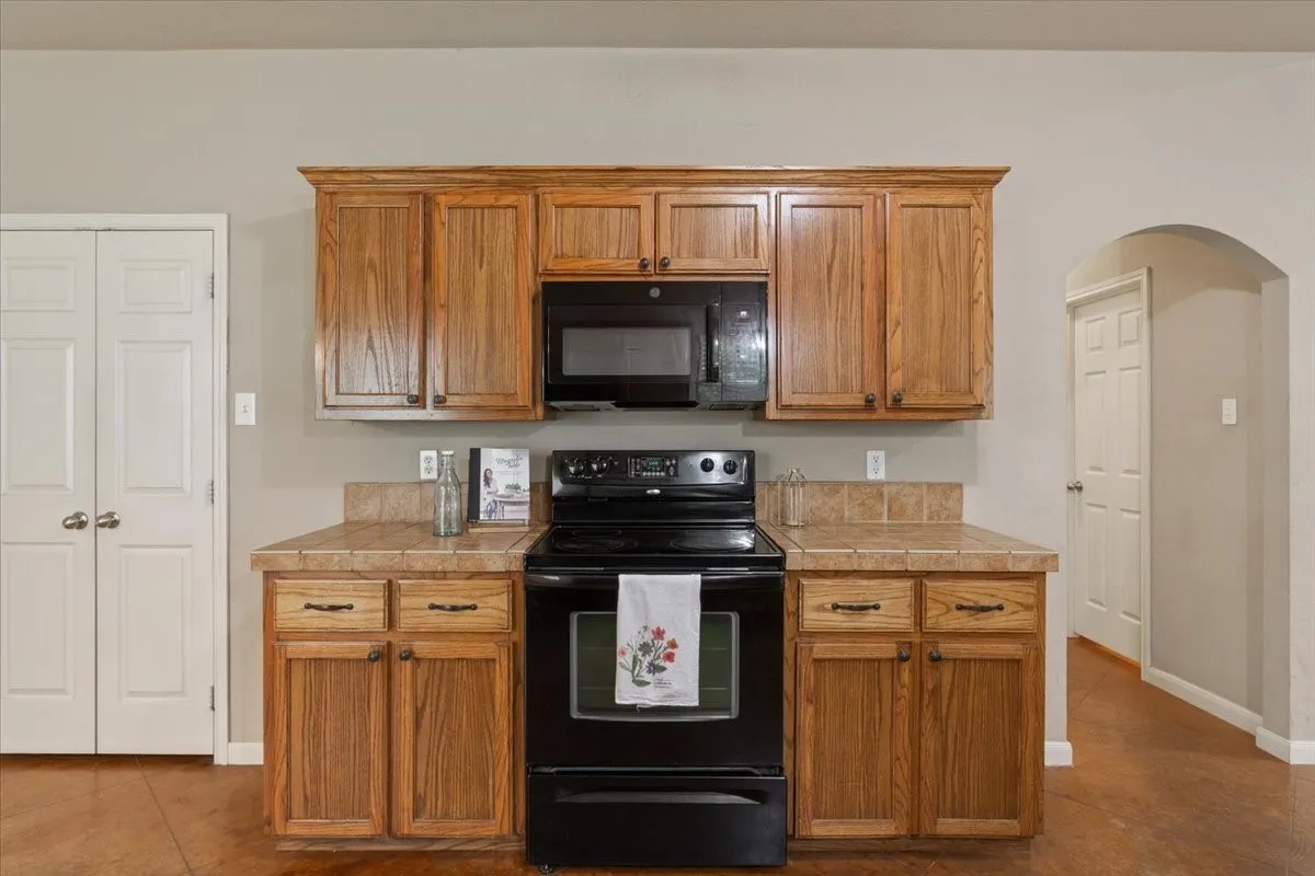 Single Family Residence For Sale in Mc Lennan County , 200 Garden Drive, Waco, Texas 76706, 4 Bedrooms, 3 Bathrooms, Garage spaces, 1,700 Sqft, built in 2007, Price $275,000, mls#21344388, Real Estate Agent in Waco, Homes For Sale in Mc Lennan county, Homes For Sale in Waco, Realtor in Waco Texas, Real Estate Brokerage Independent Realty Texas, Luminita Cordes Realtor