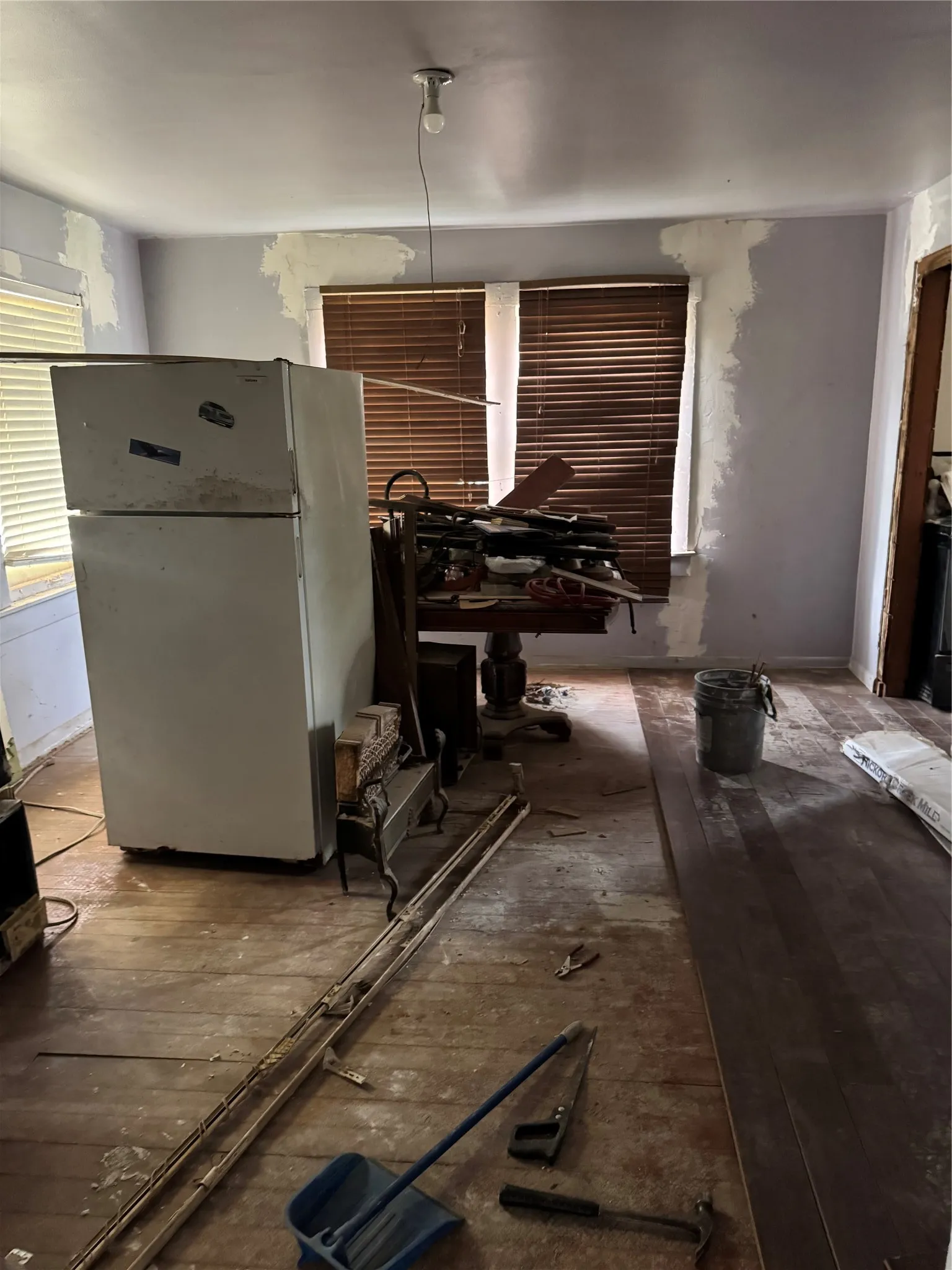Single Family Residence For Sale in Tarrant County , 3301 Baylor Street, Fort Worth, Texas 76119, 3 Bedroom, 1 Bathroom, Garage spaces, 1,288 Sqft, built in 1928, mls#21346841, Real Estate Agent in Fort Worth, Homes For Sale in Tarrant county, Homes For Sale in Fort Worth, Realtor in Fort Worth Texas, Real Estate Brokerage Independent Realty Texas, Luminita Cordes Realtor