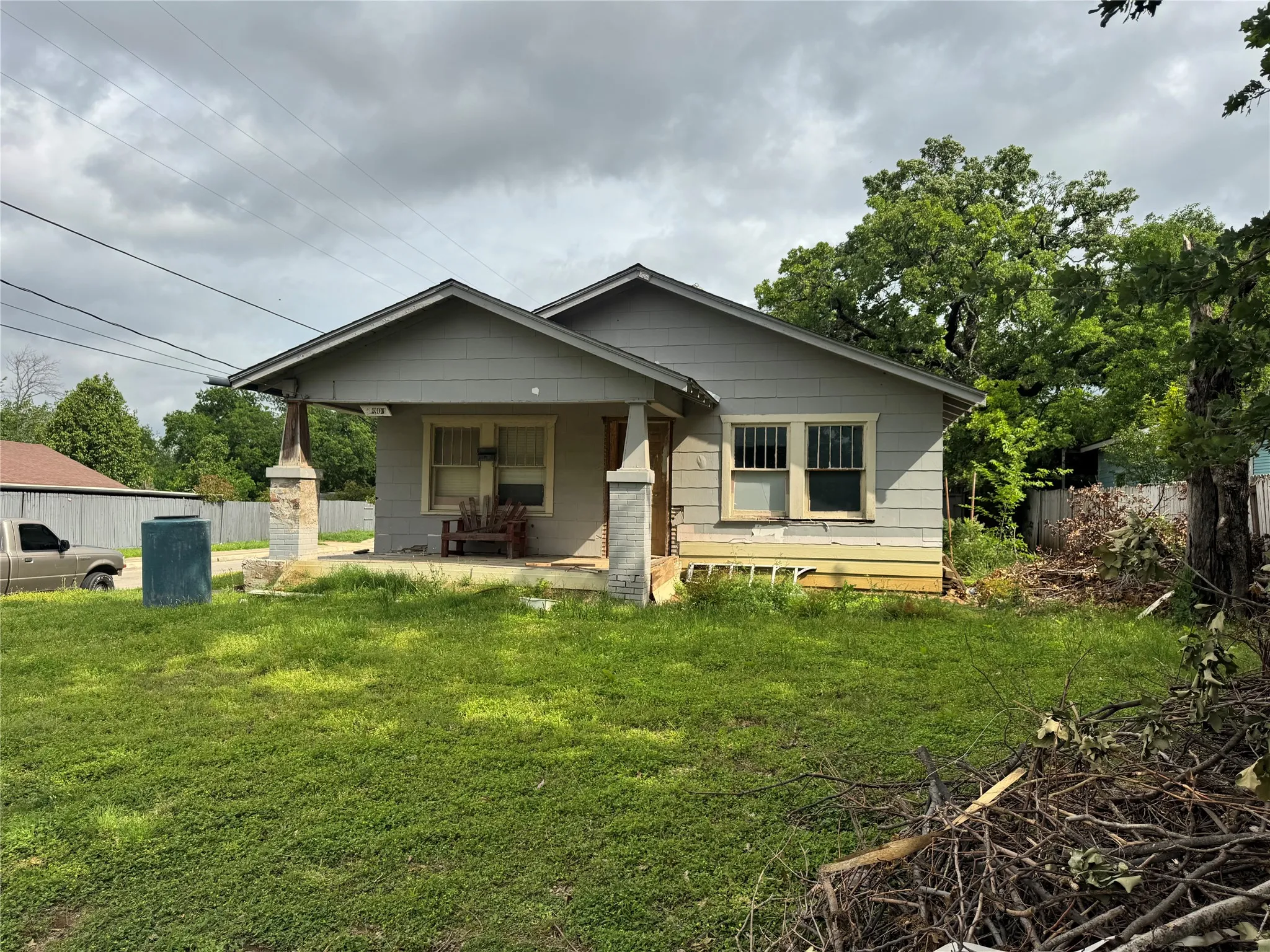 Single Family Residence For Sale in Tarrant County , 3301 Baylor Street, Fort Worth, Texas 76119, 3 Bedroom, 1 Bathroom, Garage spaces, 1,288 Sqft, built in 1928, mls#21346841, Real Estate Agent in Fort Worth, Homes For Sale in Tarrant county, Homes For Sale in Fort Worth, Realtor in Fort Worth Texas, Real Estate Brokerage Independent Realty Texas, Luminita Cordes Realtor