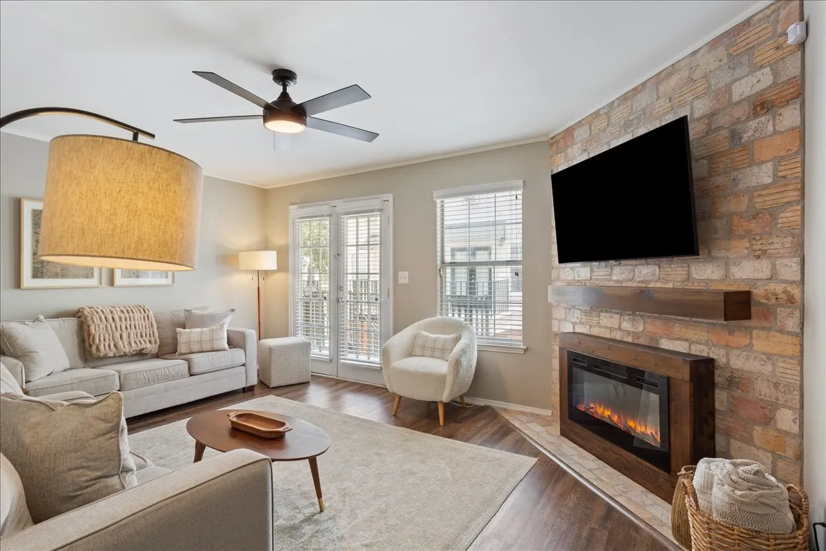 Condominium For Sale in Mc Lennan County , 600 Bagby Avenue 5C, Waco, Texas 76706, 3 Bedroom, 3 Bathroom, Garage spaces, 1,206 Sqft, built in 1986, Price $265,000, mls#21345648, Real Estate Agent in Waco, Homes For Sale in Mc Lennan county, Homes For Sale in Waco, Realtor in Waco Texas, Real Estate Brokerage Independent Realty Texas, Luminita Cordes Realtor
