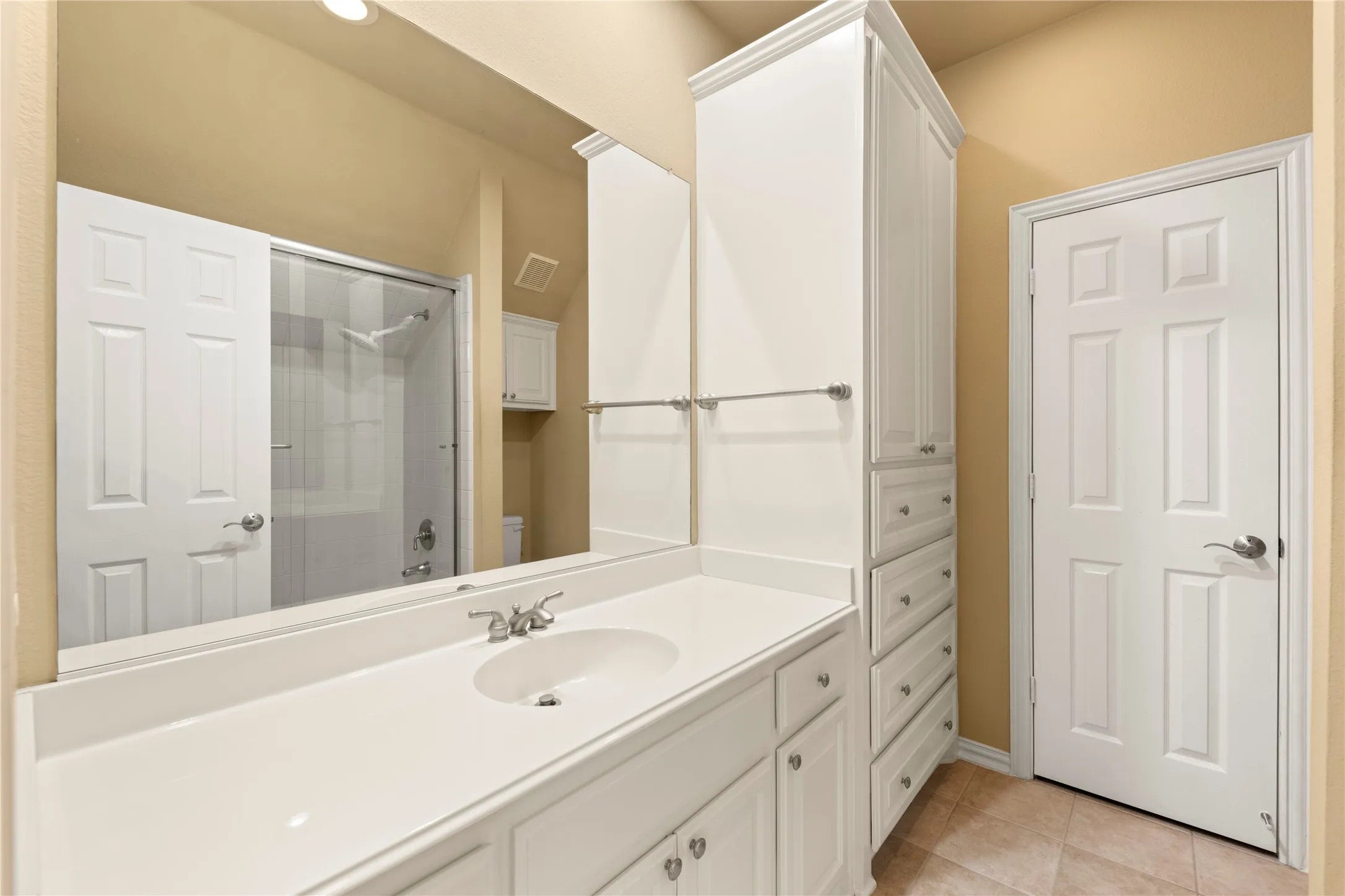 Single Family Residence For Rent in Collin County , 5905 Dorset Drive, Plano, Texas 75093, 5 Bedroom, 7 Bathroom, 2 Garage spaces, 3,839 Sqft, built in 2001, mls#21346738, Real Estate Agent in Plano, Homes For Rent in Collin county, Homes For Rent in Plano, Realtor in Plano Texas, Real Estate Brokerage Independent Realty Texas, Luminita Cordes Realtor