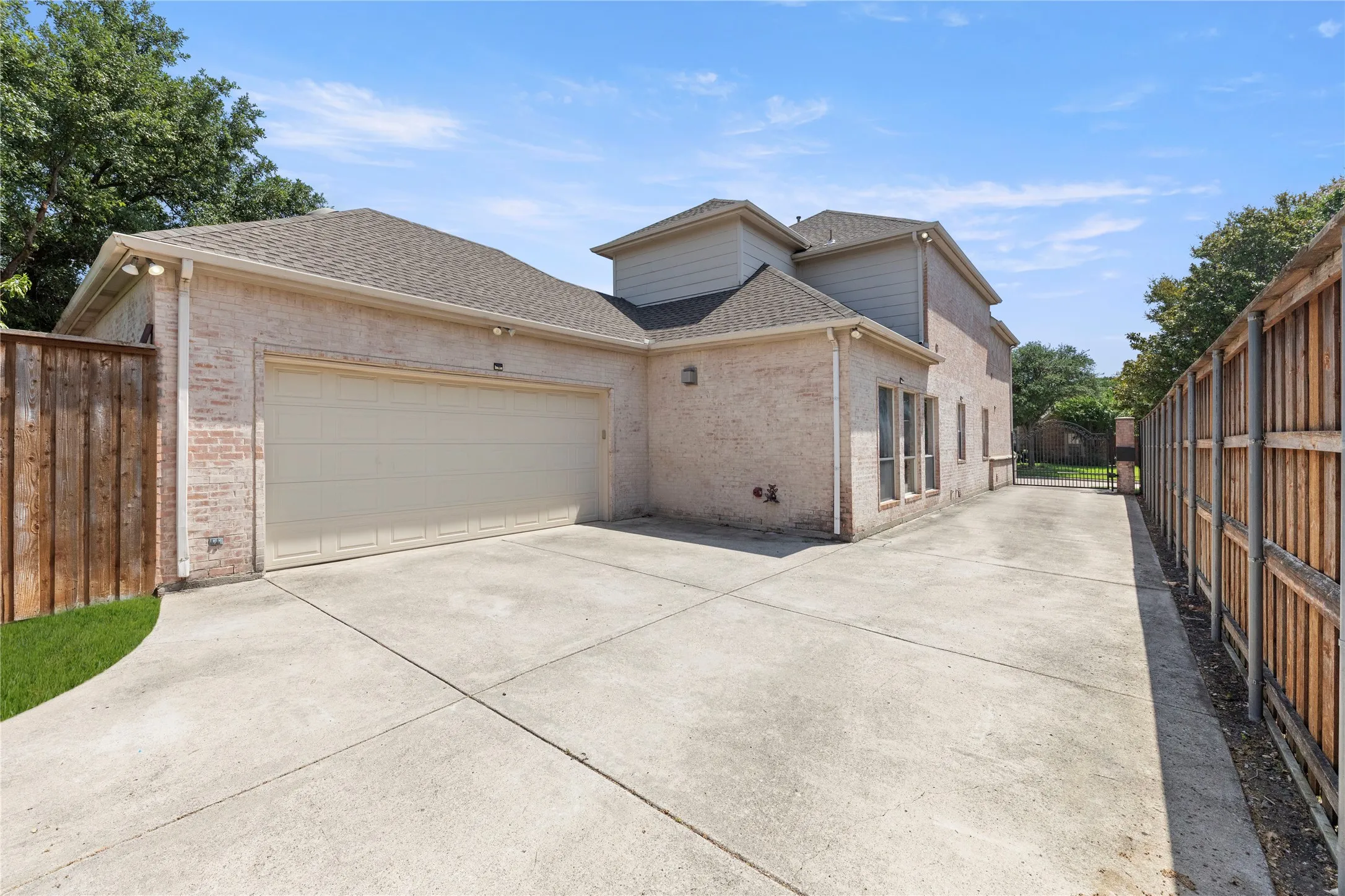 Single Family Residence For Rent in Collin County , 5905 Dorset Drive, Plano, Texas 75093, 5 Bedroom, 7 Bathroom, 2 Garage spaces, 3,839 Sqft, built in 2001, mls#21346738, Real Estate Agent in Plano, Homes For Rent in Collin county, Homes For Rent in Plano, Realtor in Plano Texas, Real Estate Brokerage Independent Realty Texas, Luminita Cordes Realtor