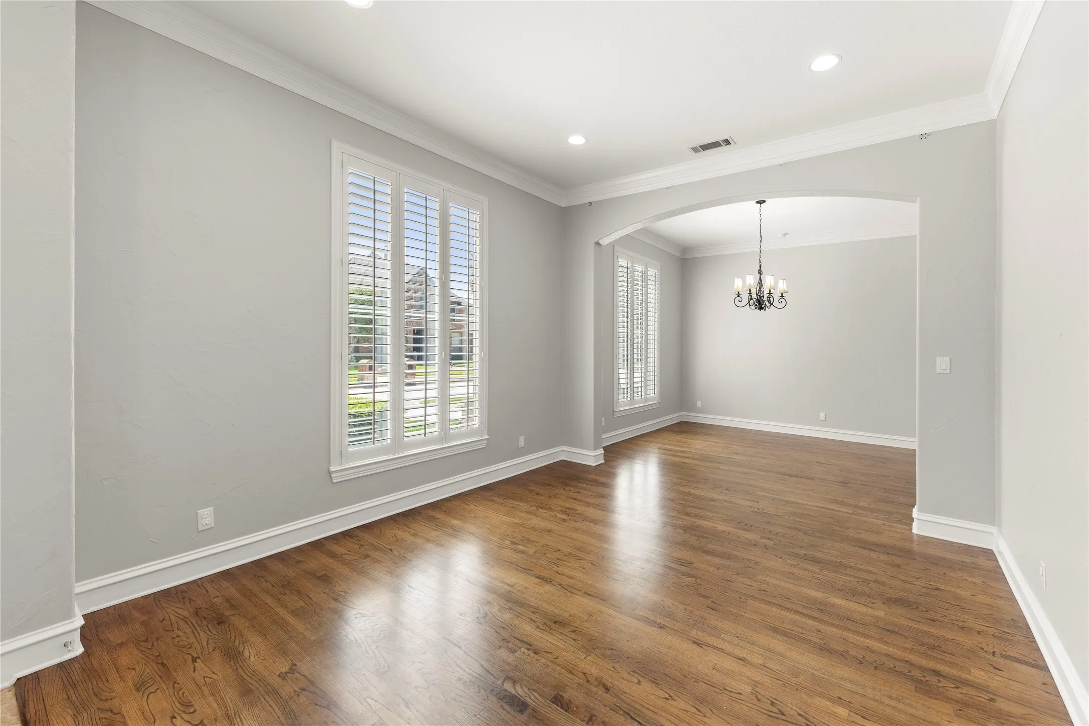 Single Family Residence For Rent in Collin County , 5905 Dorset Drive, Plano, Texas 75093, 5 Bedroom, 7 Bathroom, 2 Garage spaces, 3,839 Sqft, built in 2001, mls#21346738, Real Estate Agent in Plano, Homes For Rent in Collin county, Homes For Rent in Plano, Realtor in Plano Texas, Real Estate Brokerage Independent Realty Texas, Luminita Cordes Realtor