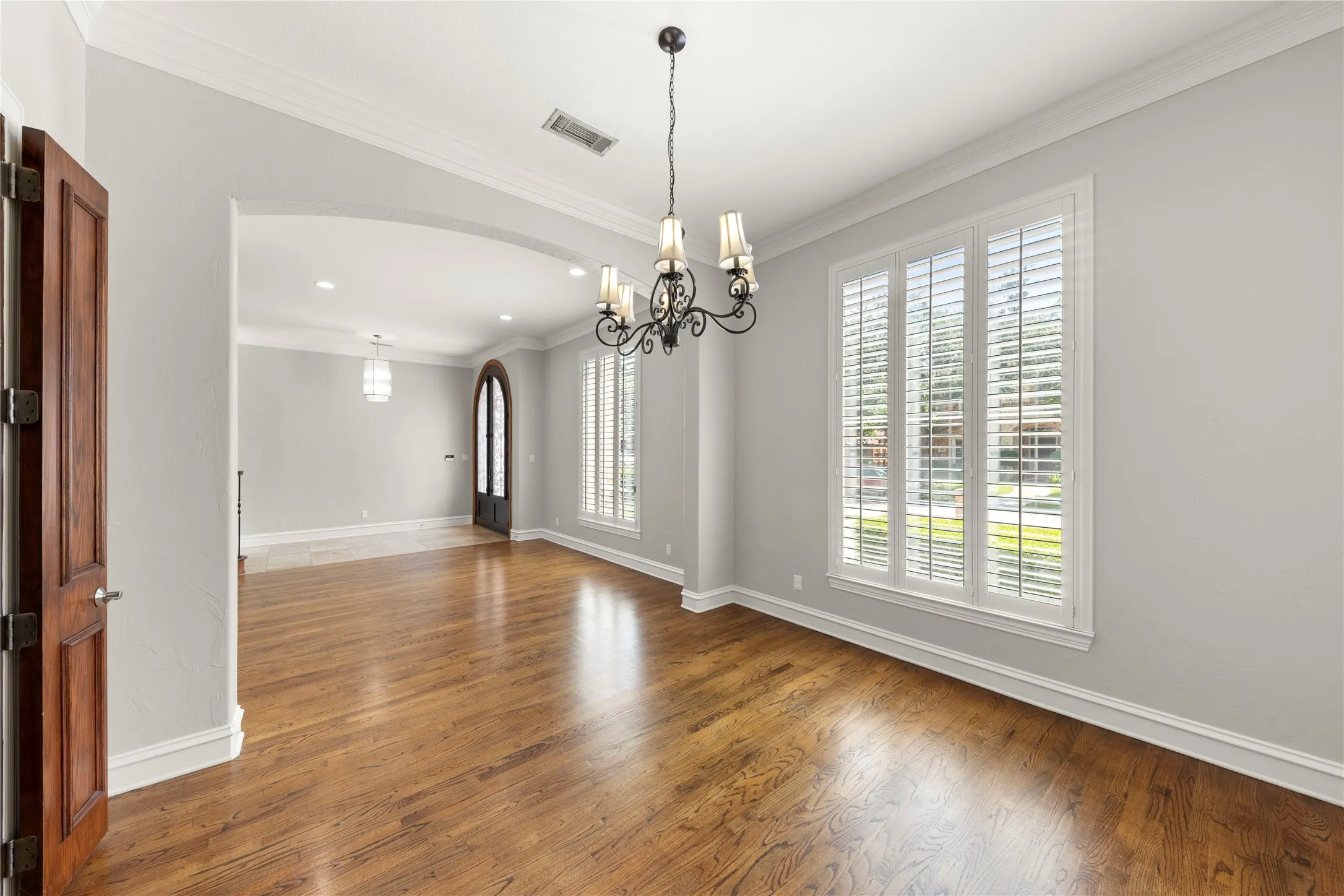 Single Family Residence For Rent in Collin County , 5905 Dorset Drive, Plano, Texas 75093, 5 Bedroom, 7 Bathroom, 2 Garage spaces, 3,839 Sqft, built in 2001, mls#21346738, Real Estate Agent in Plano, Homes For Rent in Collin county, Homes For Rent in Plano, Realtor in Plano Texas, Real Estate Brokerage Independent Realty Texas, Luminita Cordes Realtor