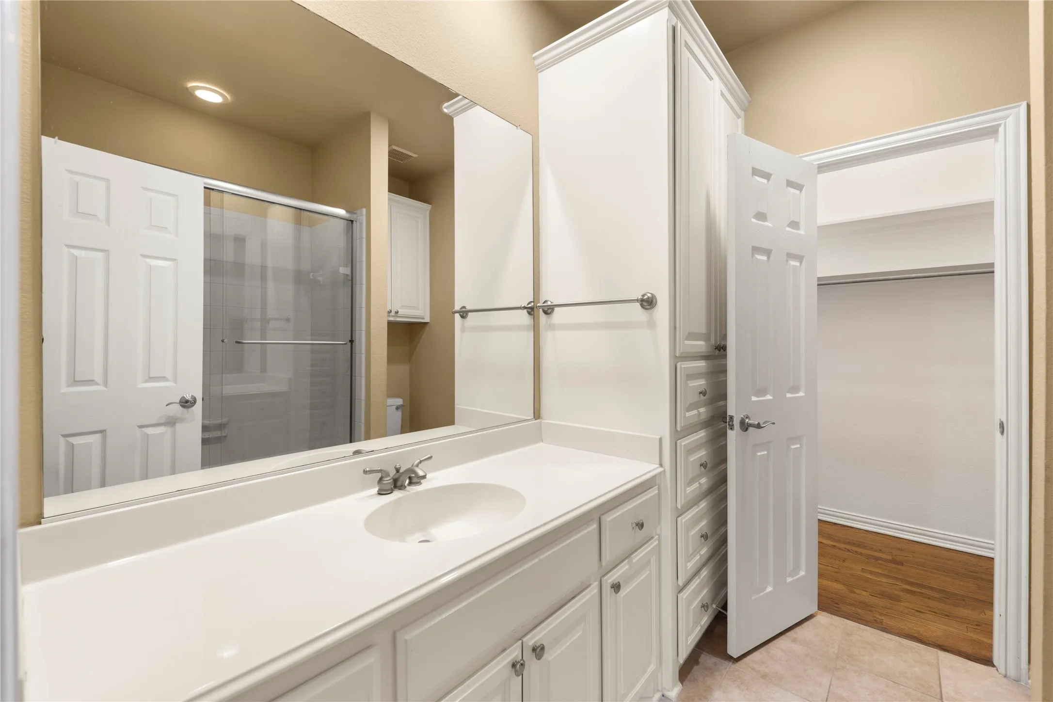Single Family Residence For Rent in Collin County , 5905 Dorset Drive, Plano, Texas 75093, 5 Bedroom, 7 Bathroom, 2 Garage spaces, 3,839 Sqft, built in 2001, mls#21346738, Real Estate Agent in Plano, Homes For Rent in Collin county, Homes For Rent in Plano, Realtor in Plano Texas, Real Estate Brokerage Independent Realty Texas, Luminita Cordes Realtor