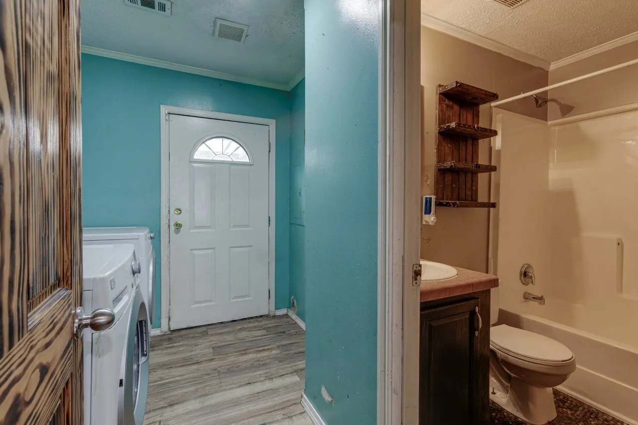 Single Family Residence For Sale in Dallas County , 2802 Gooch Street, Dallas, Texas 75241, 3 Bedroom, 2 Bathroom, Garage spaces, 1,080 Sqft, built in 2002, mls#21346882, Real Estate Agent in Dallas, Homes For Sale in Dallas county, Homes For Sale in Dallas, Realtor in Dallas Texas, Real Estate Brokerage Independent Realty Texas, Luminita Cordes Realtor