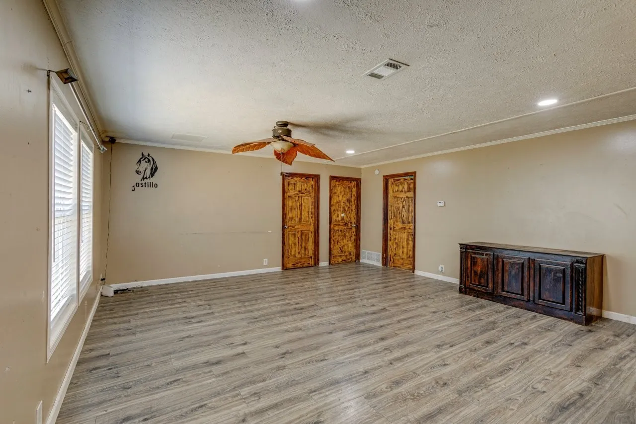 Single Family Residence For Sale in Dallas County , 2802 Gooch Street, Dallas, Texas 75241, 3 Bedroom, 2 Bathroom, Garage spaces, 1,080 Sqft, built in 2002, mls#21346882, Real Estate Agent in Dallas, Homes For Sale in Dallas county, Homes For Sale in Dallas, Realtor in Dallas Texas, Real Estate Brokerage Independent Realty Texas, Luminita Cordes Realtor