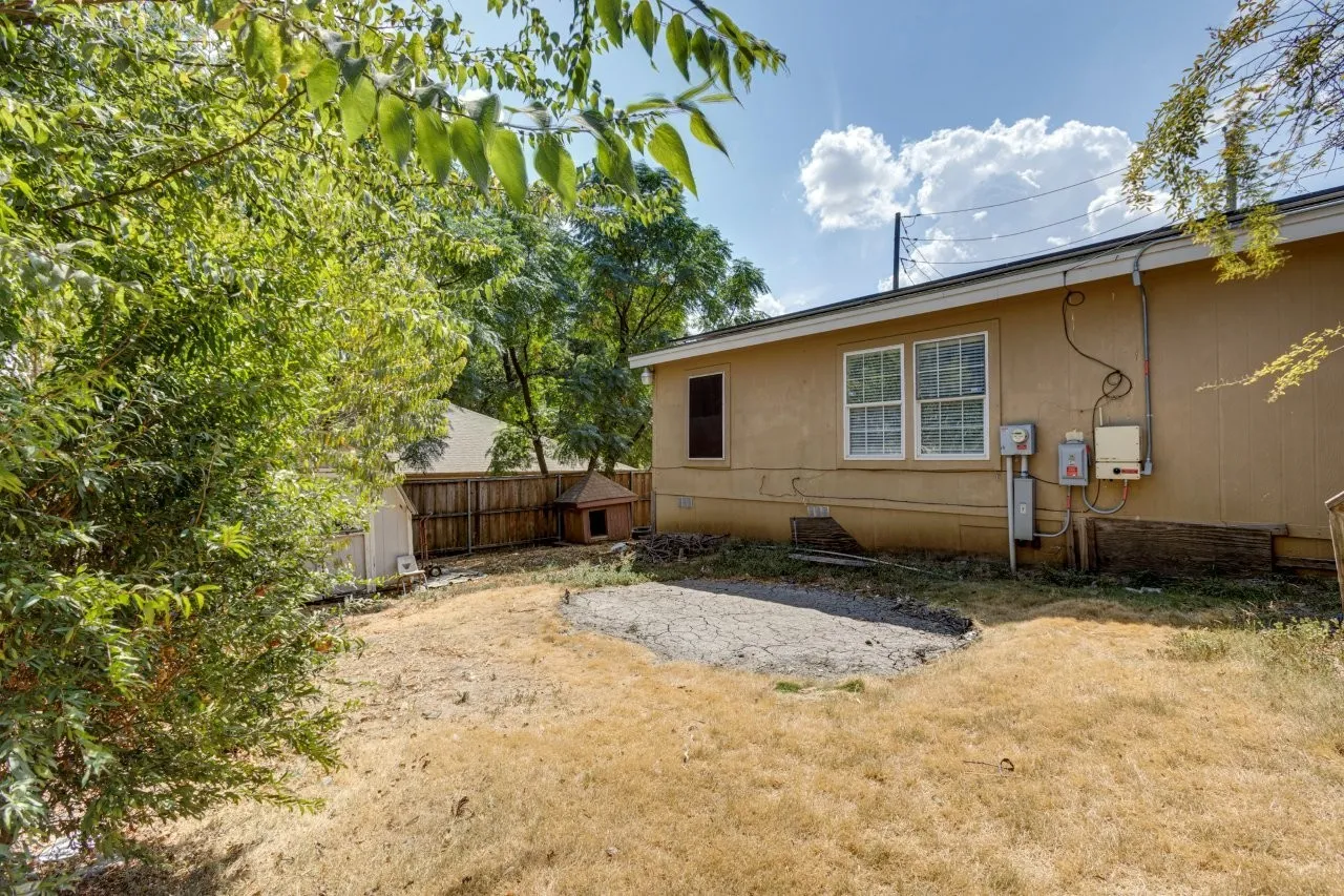 Single Family Residence For Sale in Dallas County , 2802 Gooch Street, Dallas, Texas 75241, 3 Bedroom, 2 Bathroom, Garage spaces, 1,080 Sqft, built in 2002, mls#21346882, Real Estate Agent in Dallas, Homes For Sale in Dallas county, Homes For Sale in Dallas, Realtor in Dallas Texas, Real Estate Brokerage Independent Realty Texas, Luminita Cordes Realtor