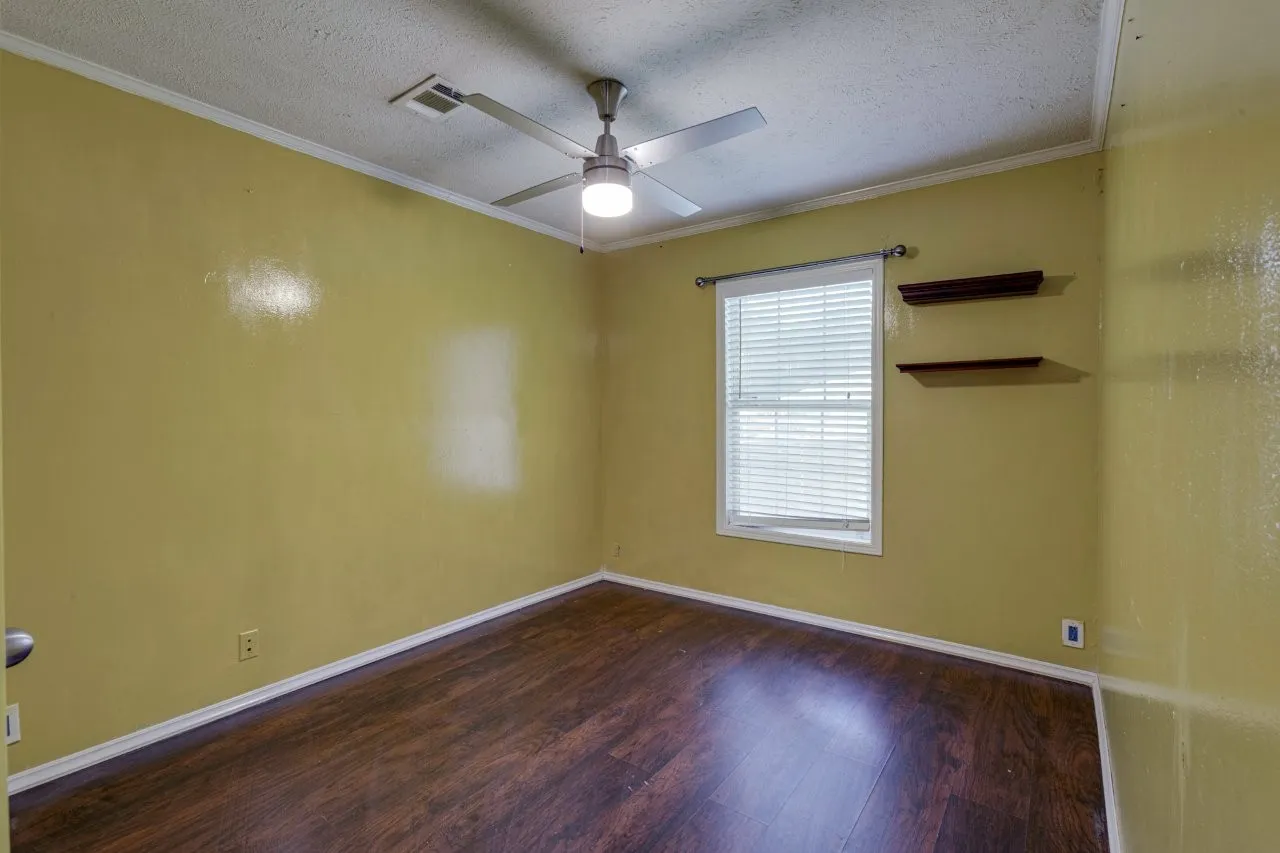 Single Family Residence For Sale in Dallas County , 2802 Gooch Street, Dallas, Texas 75241, 3 Bedroom, 2 Bathroom, Garage spaces, 1,080 Sqft, built in 2002, mls#21346882, Real Estate Agent in Dallas, Homes For Sale in Dallas county, Homes For Sale in Dallas, Realtor in Dallas Texas, Real Estate Brokerage Independent Realty Texas, Luminita Cordes Realtor