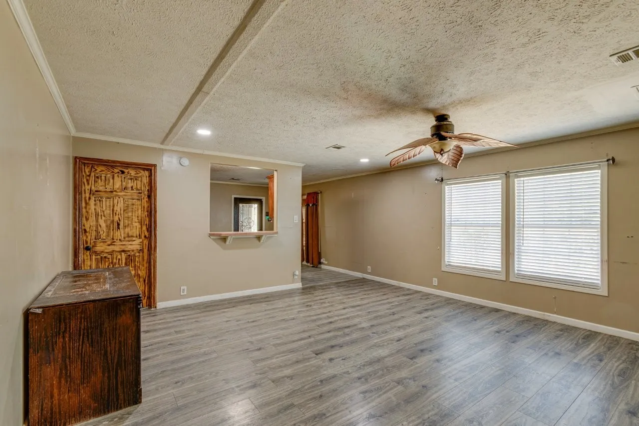 Single Family Residence For Sale in Dallas County , 2802 Gooch Street, Dallas, Texas 75241, 3 Bedroom, 2 Bathroom, Garage spaces, 1,080 Sqft, built in 2002, mls#21346882, Real Estate Agent in Dallas, Homes For Sale in Dallas county, Homes For Sale in Dallas, Realtor in Dallas Texas, Real Estate Brokerage Independent Realty Texas, Luminita Cordes Realtor