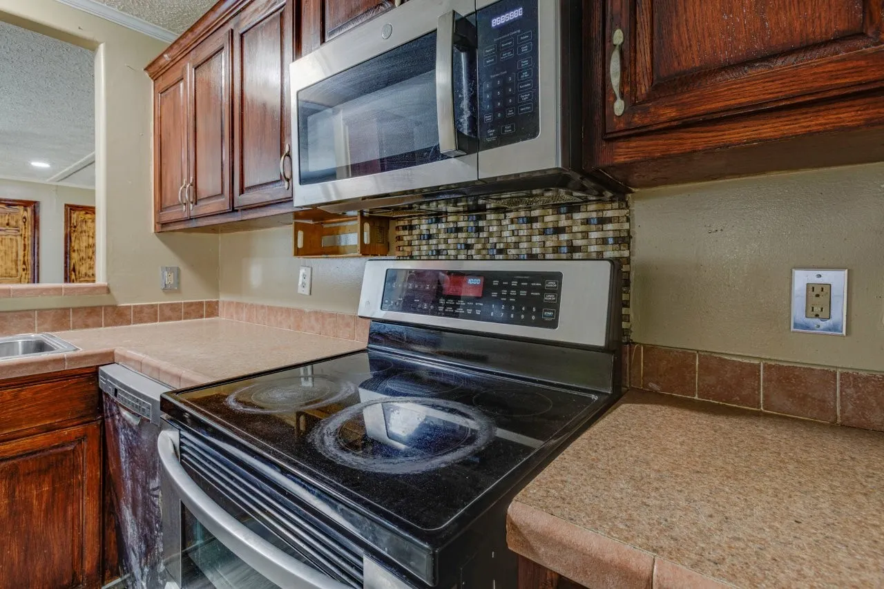 Single Family Residence For Sale in Dallas County , 2802 Gooch Street, Dallas, Texas 75241, 3 Bedroom, 2 Bathroom, Garage spaces, 1,080 Sqft, built in 2002, mls#21346882, Real Estate Agent in Dallas, Homes For Sale in Dallas county, Homes For Sale in Dallas, Realtor in Dallas Texas, Real Estate Brokerage Independent Realty Texas, Luminita Cordes Realtor