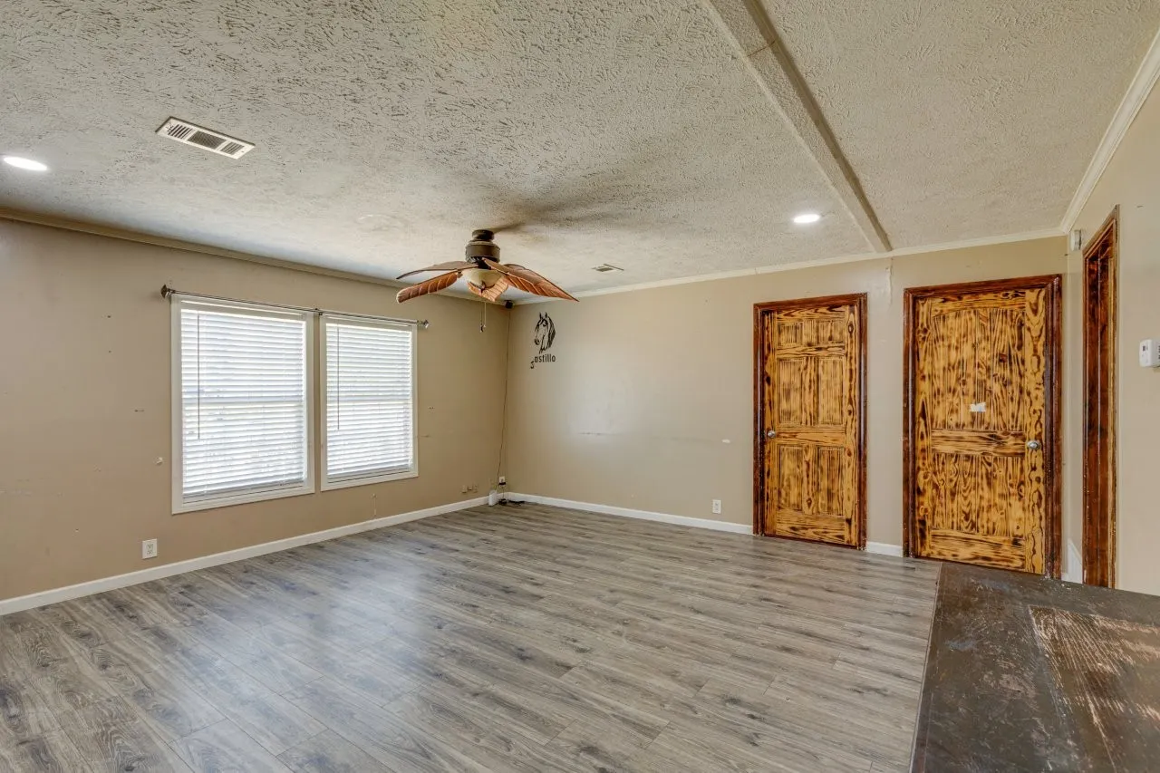 Single Family Residence For Sale in Dallas County , 2802 Gooch Street, Dallas, Texas 75241, 3 Bedroom, 2 Bathroom, Garage spaces, 1,080 Sqft, built in 2002, mls#21346882, Real Estate Agent in Dallas, Homes For Sale in Dallas county, Homes For Sale in Dallas, Realtor in Dallas Texas, Real Estate Brokerage Independent Realty Texas, Luminita Cordes Realtor