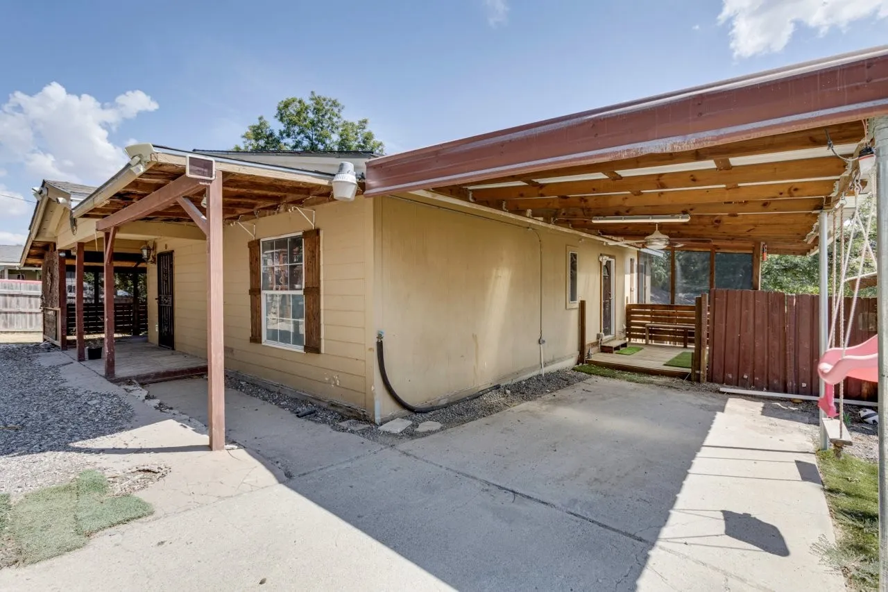 Single Family Residence For Sale in Dallas County , 2802 Gooch Street, Dallas, Texas 75241, 3 Bedroom, 2 Bathroom, Garage spaces, 1,080 Sqft, built in 2002, mls#21346882, Real Estate Agent in Dallas, Homes For Sale in Dallas county, Homes For Sale in Dallas, Realtor in Dallas Texas, Real Estate Brokerage Independent Realty Texas, Luminita Cordes Realtor