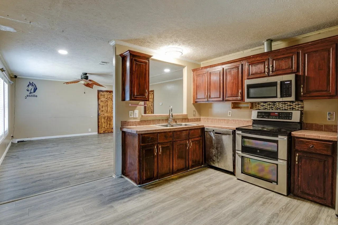 Single Family Residence For Sale in Dallas County , 2802 Gooch Street, Dallas, Texas 75241, 3 Bedroom, 2 Bathroom, Garage spaces, 1,080 Sqft, built in 2002, mls#21346882, Real Estate Agent in Dallas, Homes For Sale in Dallas county, Homes For Sale in Dallas, Realtor in Dallas Texas, Real Estate Brokerage Independent Realty Texas, Luminita Cordes Realtor