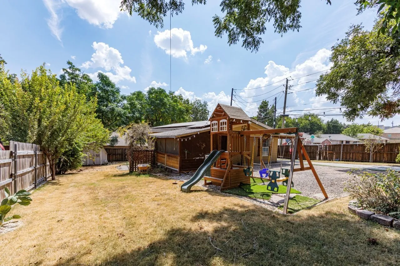 Single Family Residence For Sale in Dallas County , 2802 Gooch Street, Dallas, Texas 75241, 3 Bedroom, 2 Bathroom, Garage spaces, 1,080 Sqft, built in 2002, mls#21346882, Real Estate Agent in Dallas, Homes For Sale in Dallas county, Homes For Sale in Dallas, Realtor in Dallas Texas, Real Estate Brokerage Independent Realty Texas, Luminita Cordes Realtor