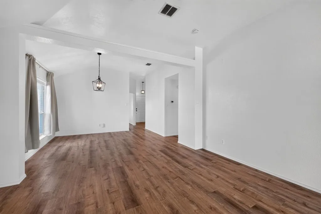 Single Family Residence For Sale in Tarrant County , 7241 Decoy Lane, Fort Worth, Texas 76120, 3 Bedroom, 2 Bathroom, 2 Garage spaces, 1,463 Sqft, built in 2004, mls#21346837, Real Estate Agent in Fort Worth, Homes For Sale in Tarrant county, Homes For Sale in Fort Worth, Realtor in Fort Worth Texas, Real Estate Brokerage Independent Realty Texas, Luminita Cordes Realtor