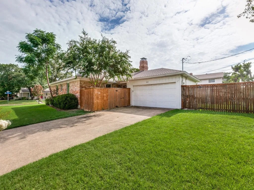 Single Family Residence For Sale in Dallas County , 912 Fernwood Drive, Richardson, Texas 75080, 3 Bedroom, 2 Bathroom, 2 Garage spaces, 1,618 Sqft, built in 1960, mls#21342199, Real Estate Agent in Richardson, Homes For Sale in Dallas county, Homes For Sale in Richardson, Realtor in Richardson Texas, Real Estate Brokerage Independent Realty Texas, Luminita Cordes Realtor