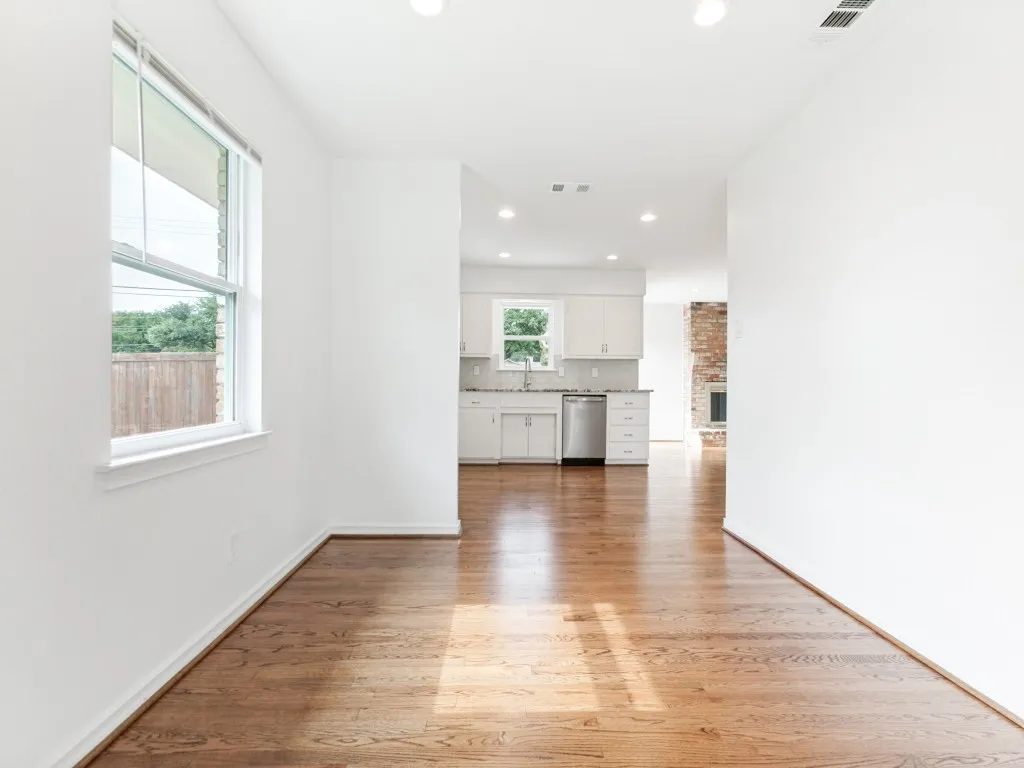 Single Family Residence For Sale in Dallas County , 912 Fernwood Drive, Richardson, Texas 75080, 3 Bedroom, 2 Bathroom, 2 Garage spaces, 1,618 Sqft, built in 1960, mls#21342199, Real Estate Agent in Richardson, Homes For Sale in Dallas county, Homes For Sale in Richardson, Realtor in Richardson Texas, Real Estate Brokerage Independent Realty Texas, Luminita Cordes Realtor