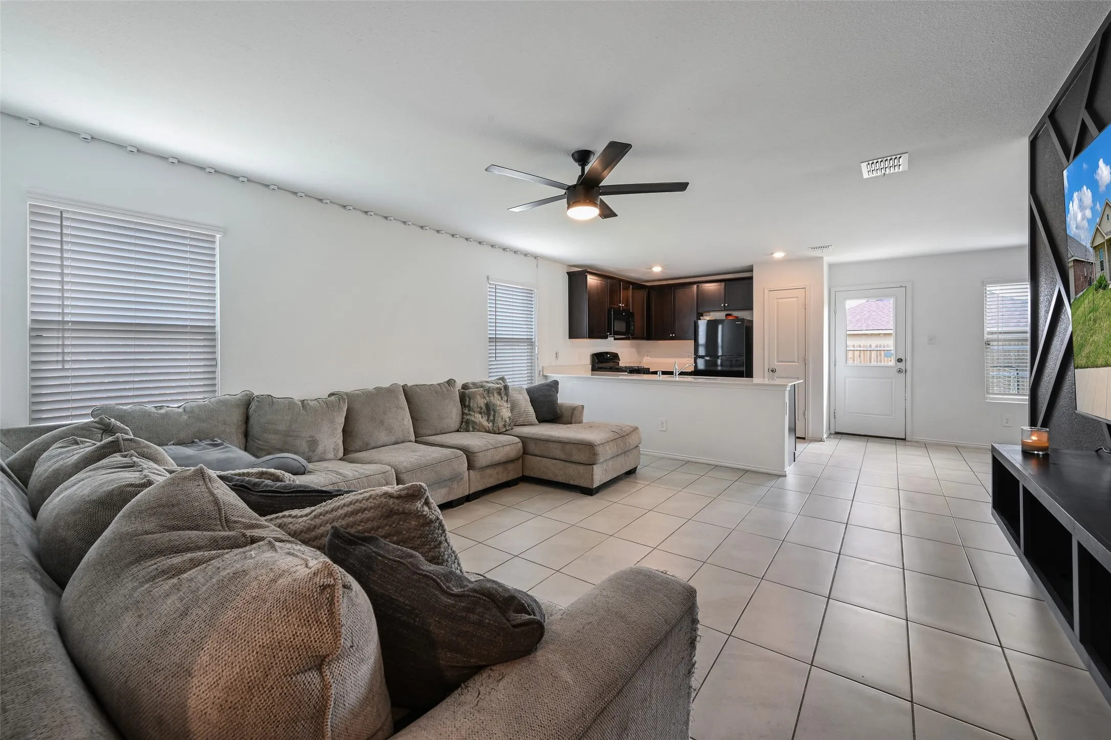 Single Family Residence For Sale in Dallas County , 1104 Crestview Drive, Hutchins, Texas 75141, 3 Bedrooms, 2 Bathrooms, 2 Garage spaces, 1,310 Sqft, built in 2022, Price $265,000, mls#21346897, Real Estate Agent in Hutchins, Homes For Sale in Dallas county, Homes For Sale in Hutchins, Realtor in Hutchins Texas, Real Estate Brokerage Independent Realty Texas, Luminita Cordes Realtor
